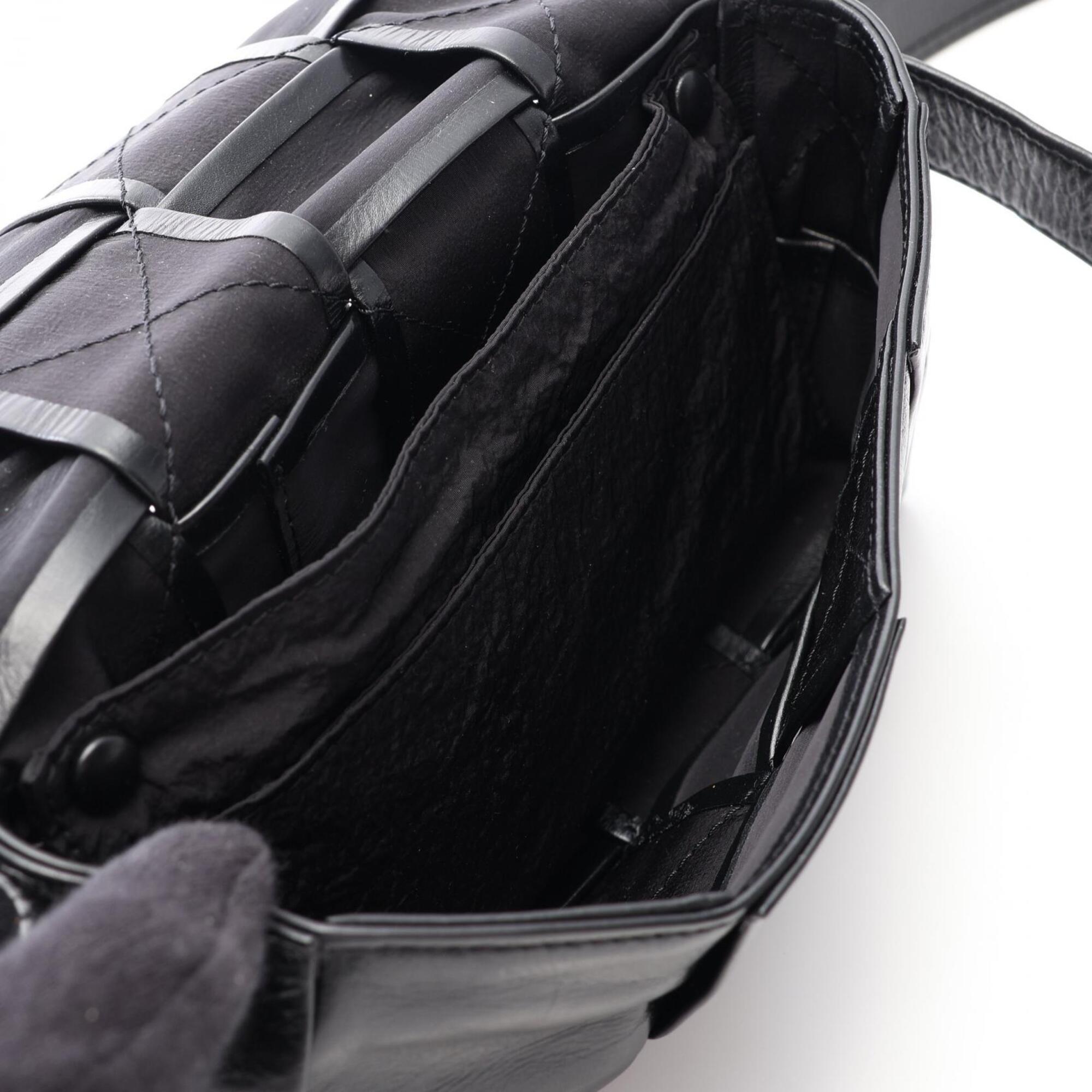 Bottega Veneta Black Leather Fanny Pack Handbag (Pre-Owned)