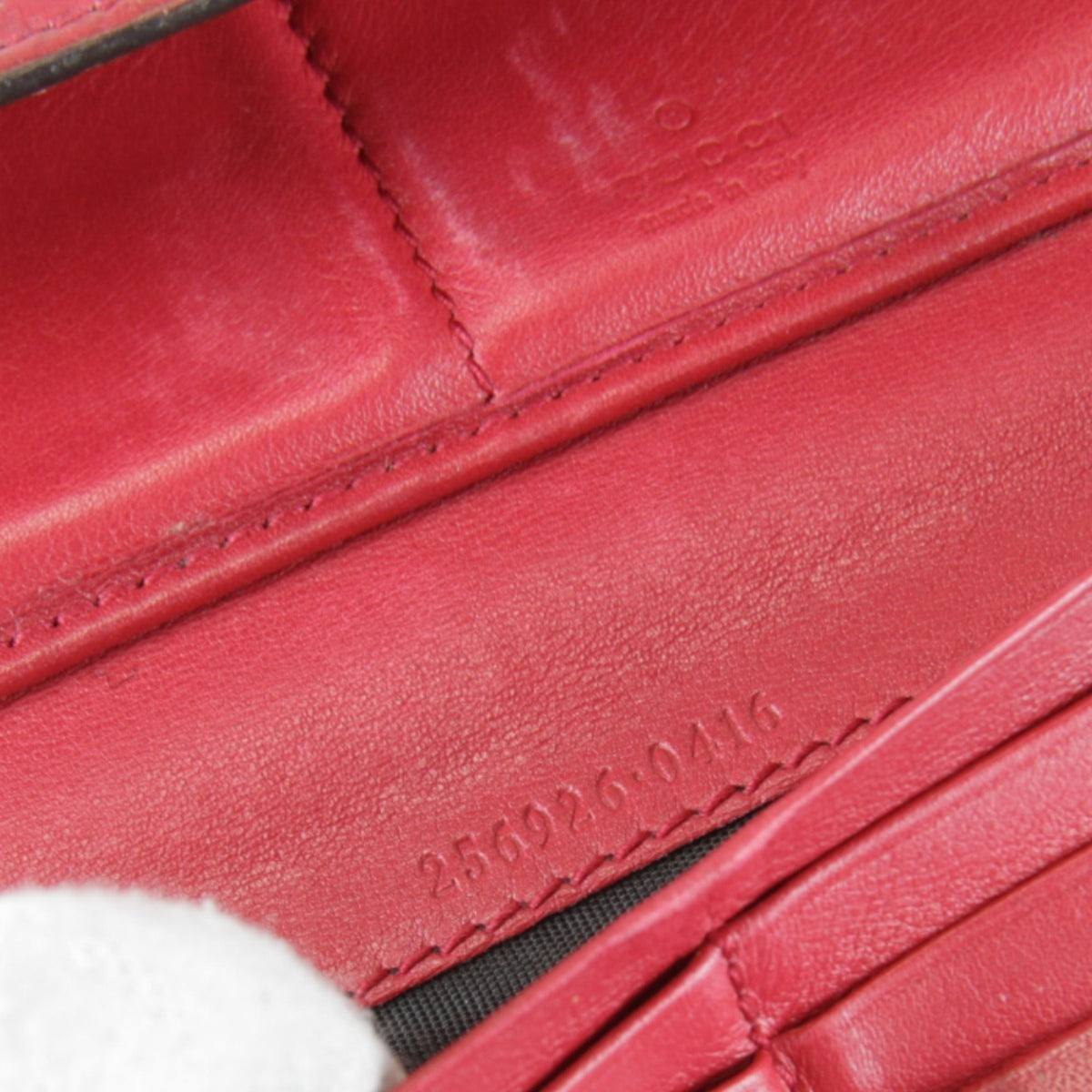 Gucci Red Color Leather Long Wallet (Bi-Fold) (Pre-Owned)