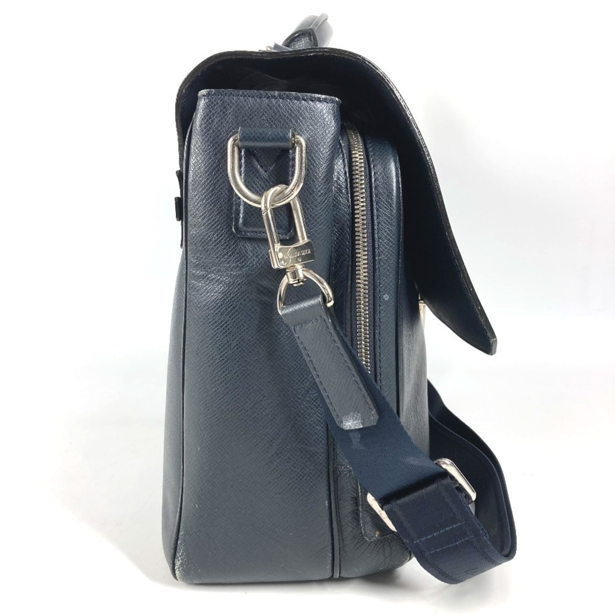 Louis Vuitton Boreal Navy Taiga Leather Handbag Shoulder Bag (Pre-Owned)