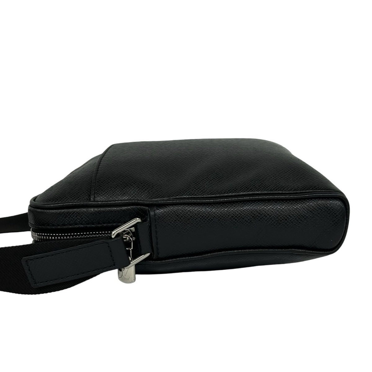Louis Vuitton Black Leather Pochette Shoulder Bag (Pre-Owned)