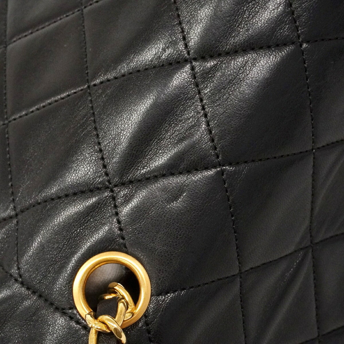 Chanel Black Leather Shoulder Bag (Pre-Owned)