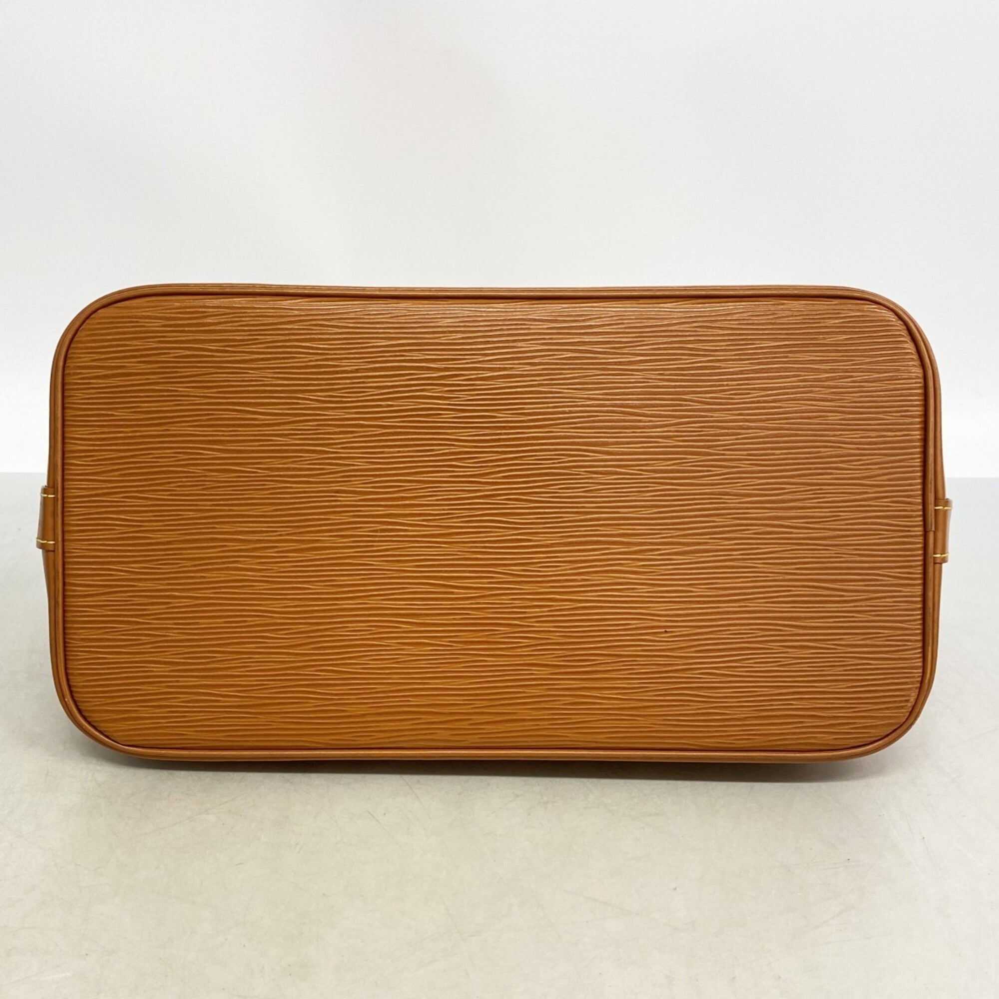 Louis Vuitton Gold Cipango Handbag (Pre-Owned)