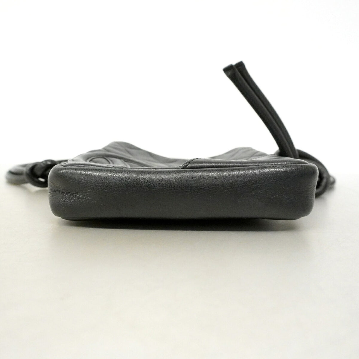 Chanel Black Leather Shoulder Bag (Pre-Owned)