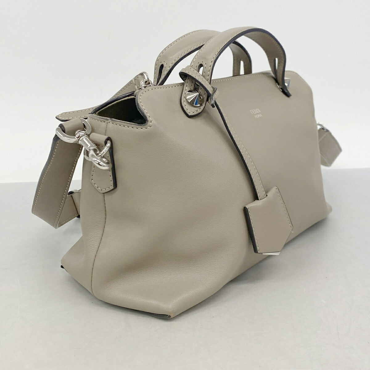 Fendi Beige Leather Handbag (Pre-Owned)
