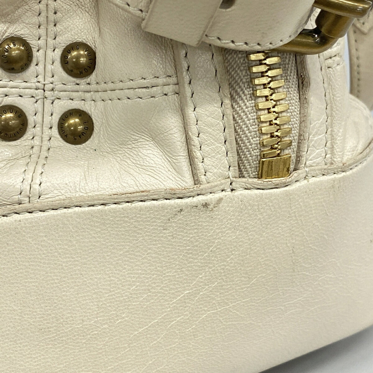 Louis Vuitton Ecru Handbag (Pre-Owned)