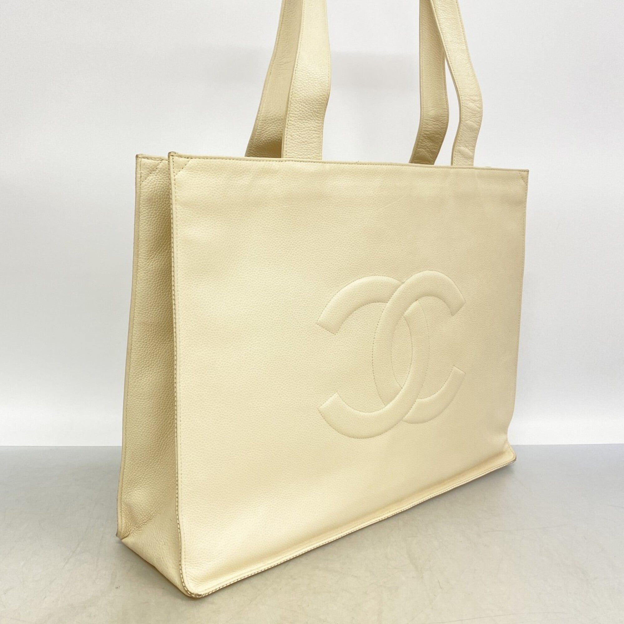Chanel White Grained Calfskin Tote Bag (Pre-Owned)