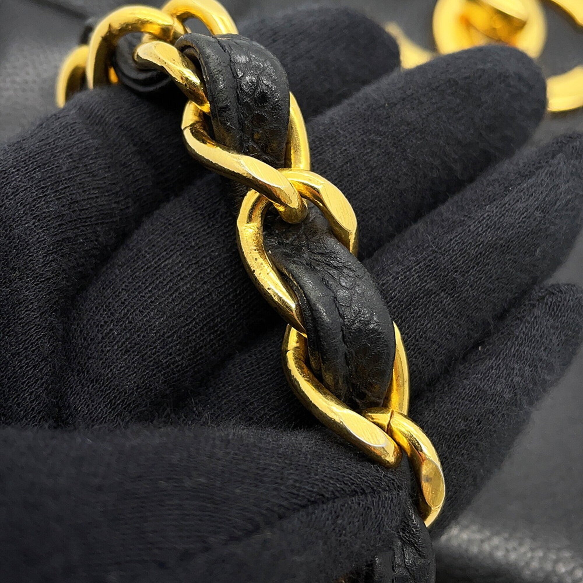Chanel Black Grained Calfskin Handbag Shoulder Bag (Pre-Owned)