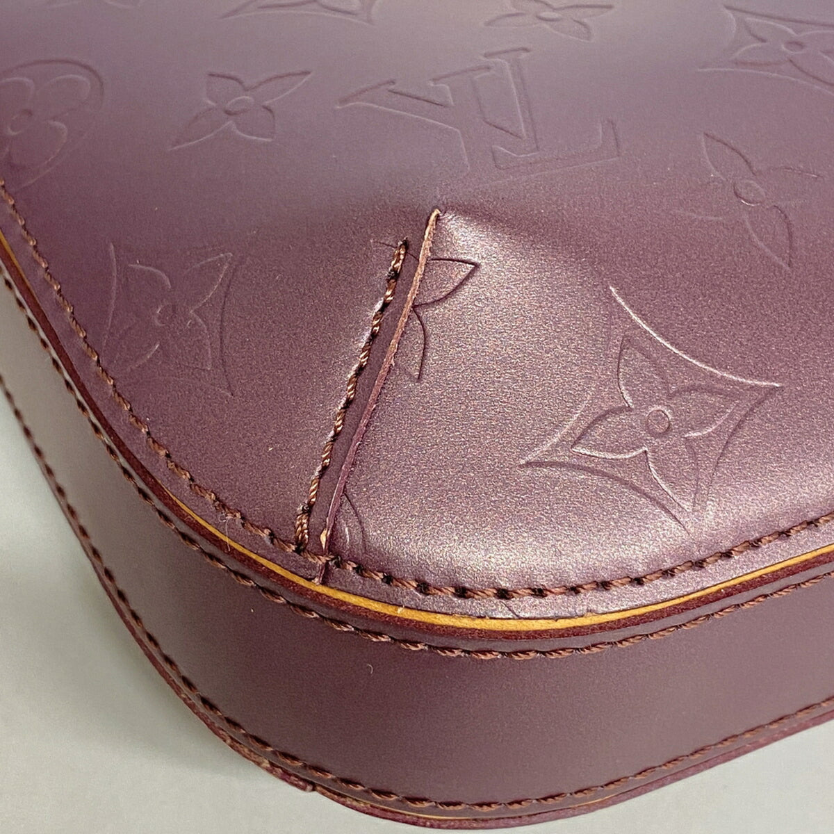 Louis Vuitton Violet Handbag (Pre-Owned)