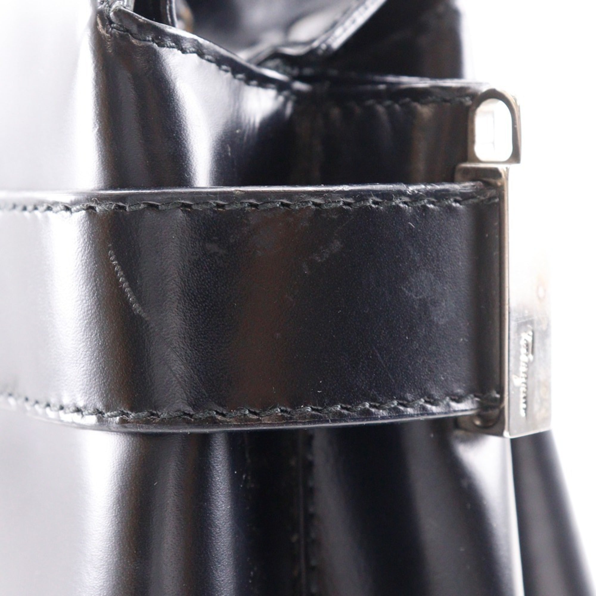 Salvatore Ferragamo Black Leather Handbag (Pre-Owned)