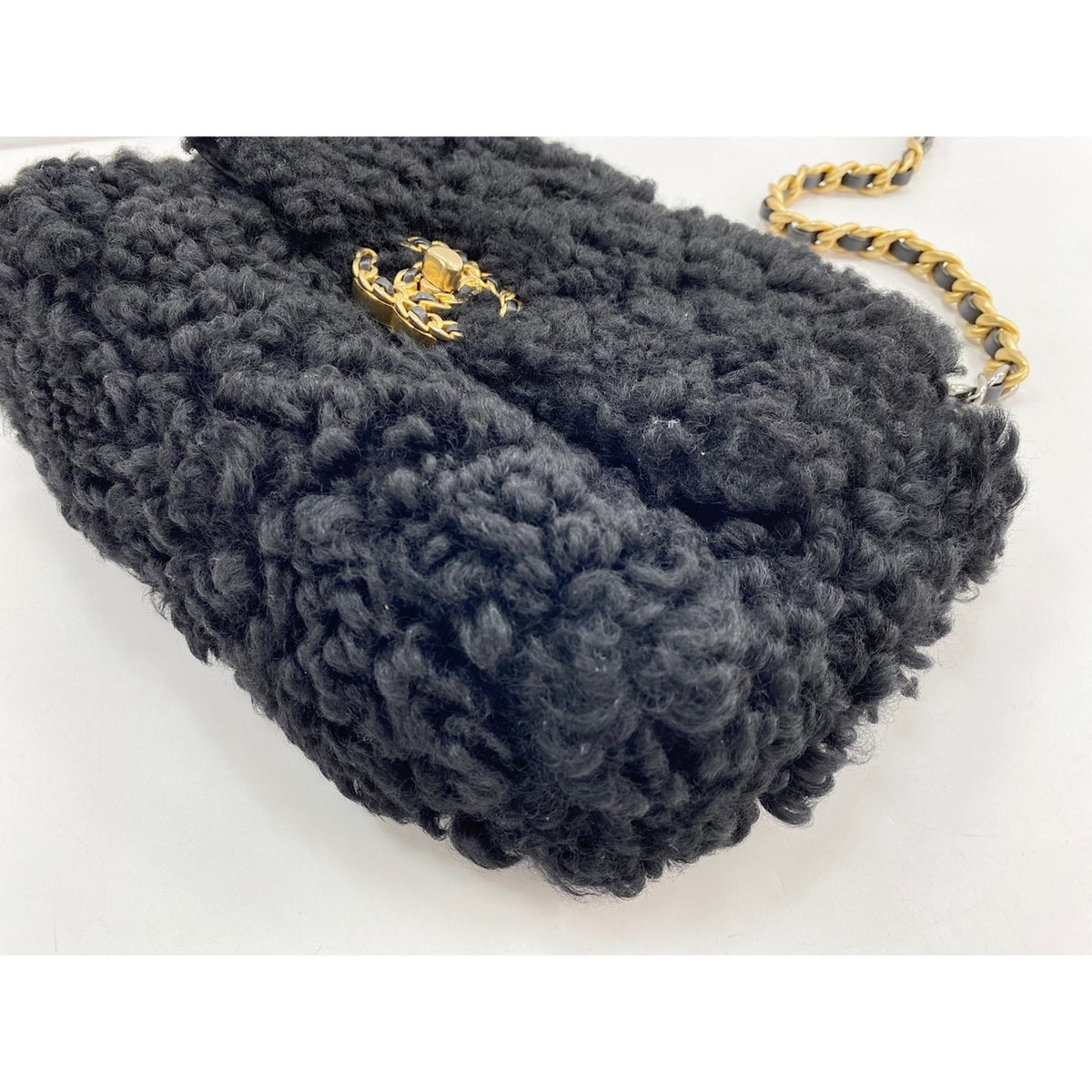 Chanel Black Shoulder Bag (Pre-Owned)