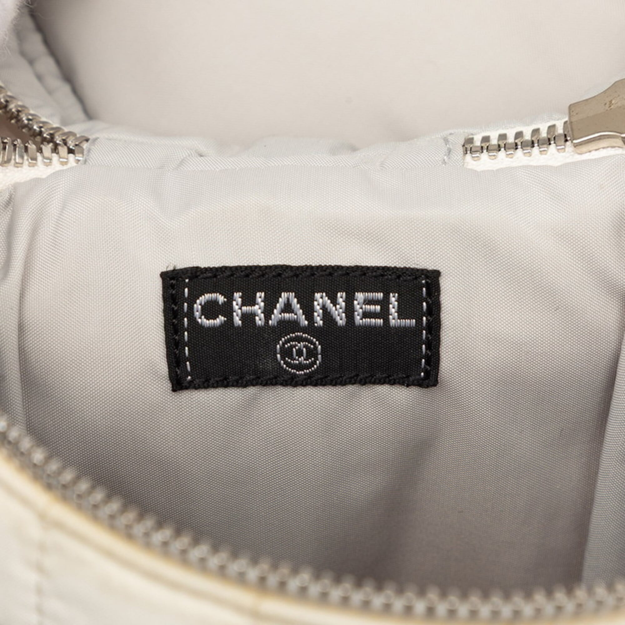 Chanel Sport White Nylon Shoulder Bag Sports Bag (Pre-Owned)