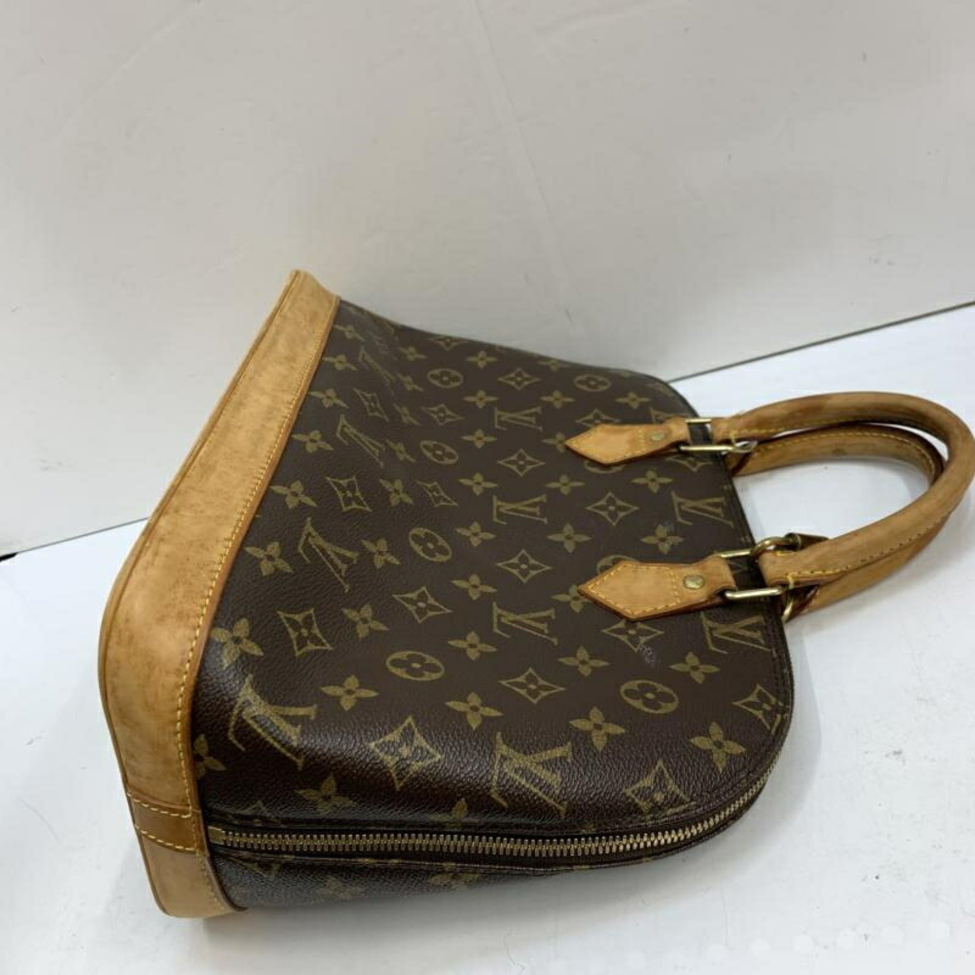 Louis Vuitton Brown Handbag (Pre-Owned)