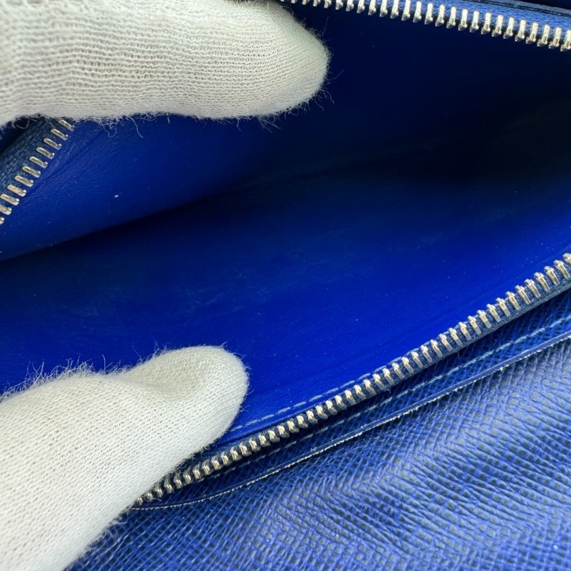 Louis Vuitton Blue Taigarama Leather Long Wallet (Bi-Fold) (Pre-Owned)