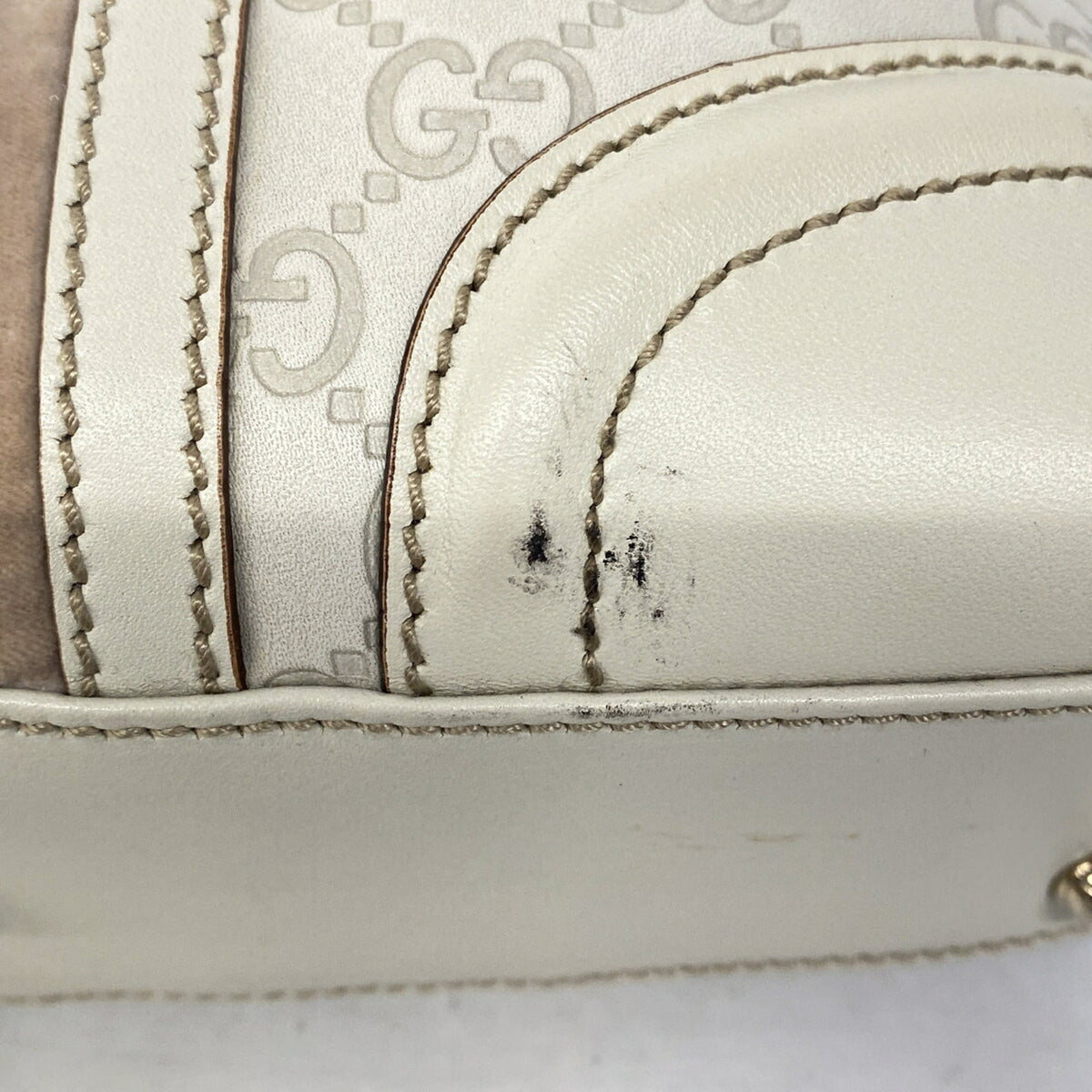 Gucci Ivory Leather Shoulder Bag (Pre-Owned)