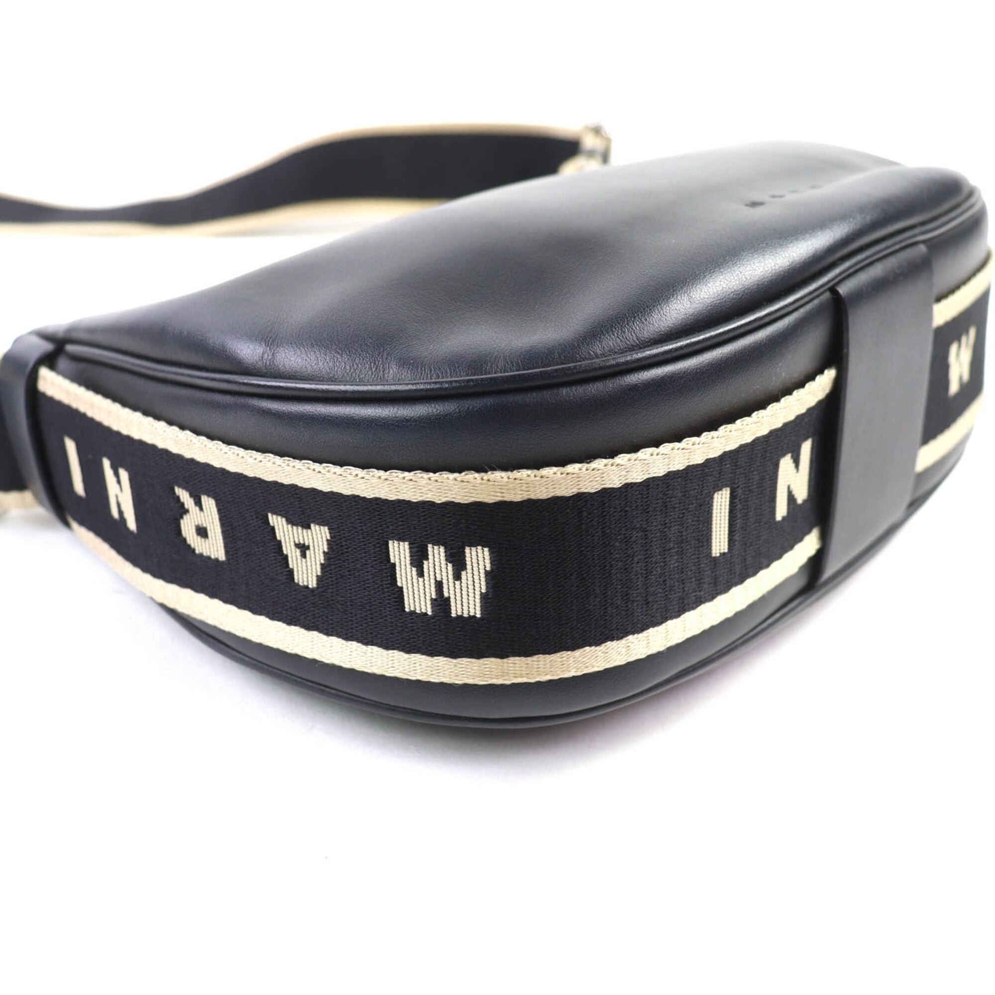 Marni Black Leather Shoulder Bag (Pre-Owned)