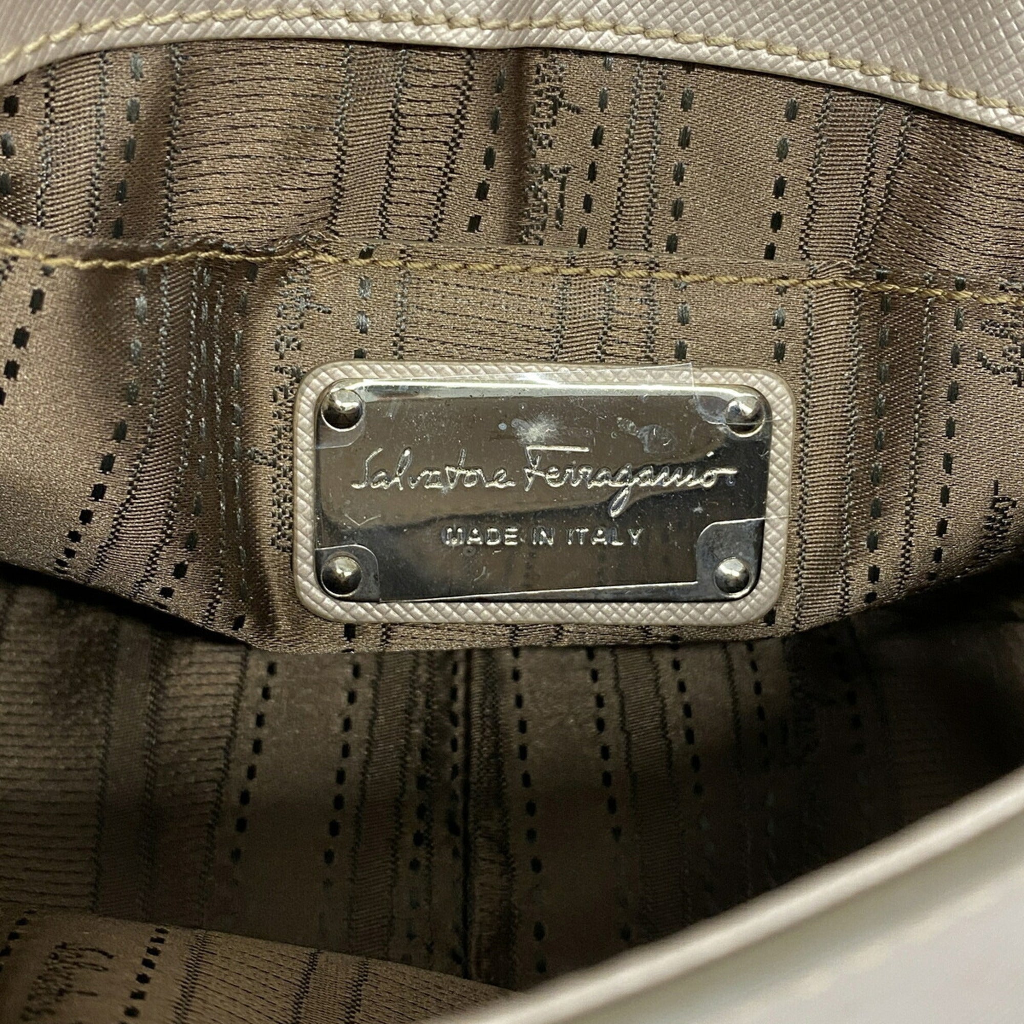 Salvatore Ferragamo Beige Leather Shoulder Bag (Pre-Owned)