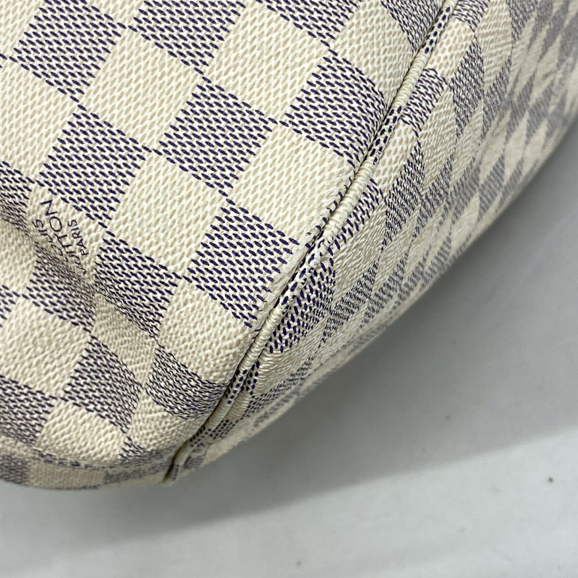 Louis Vuitton White Tote Bag (Pre-Owned)