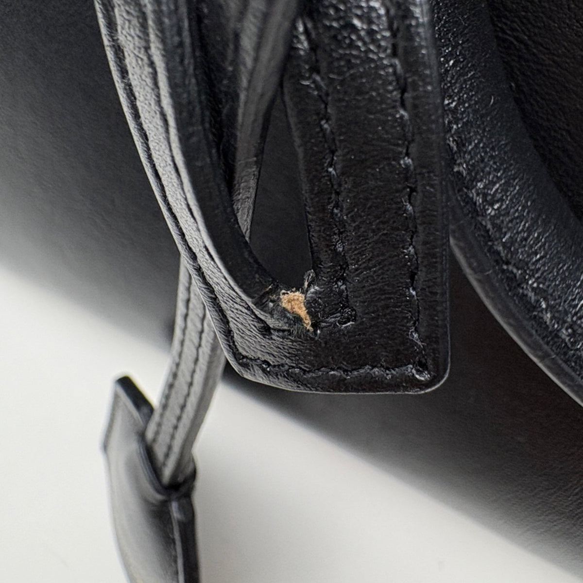 Saint Laurent Black Leather Handbag (Pre-Owned)