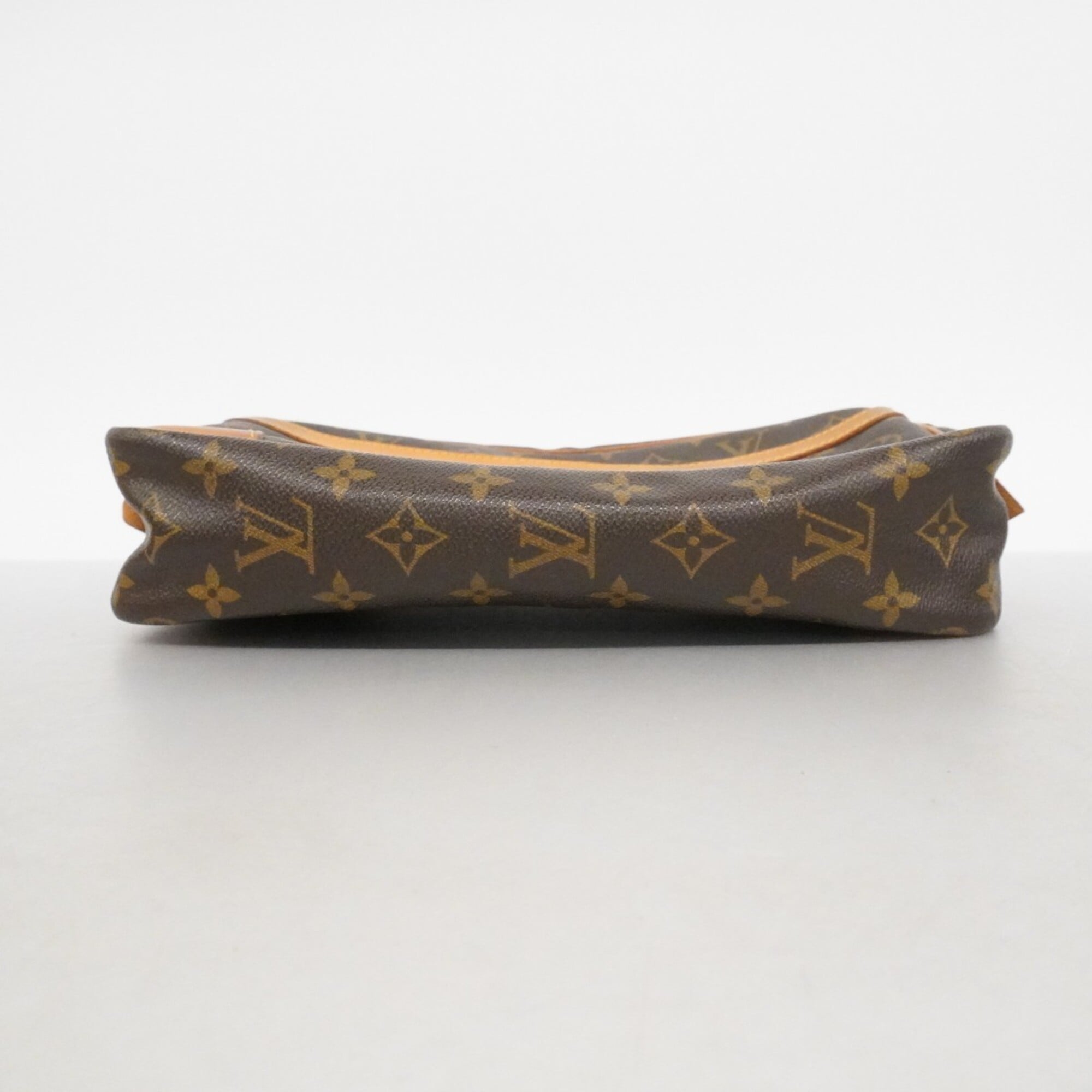 Louis Vuitton Brown Clutch Bag (Pre-Owned)