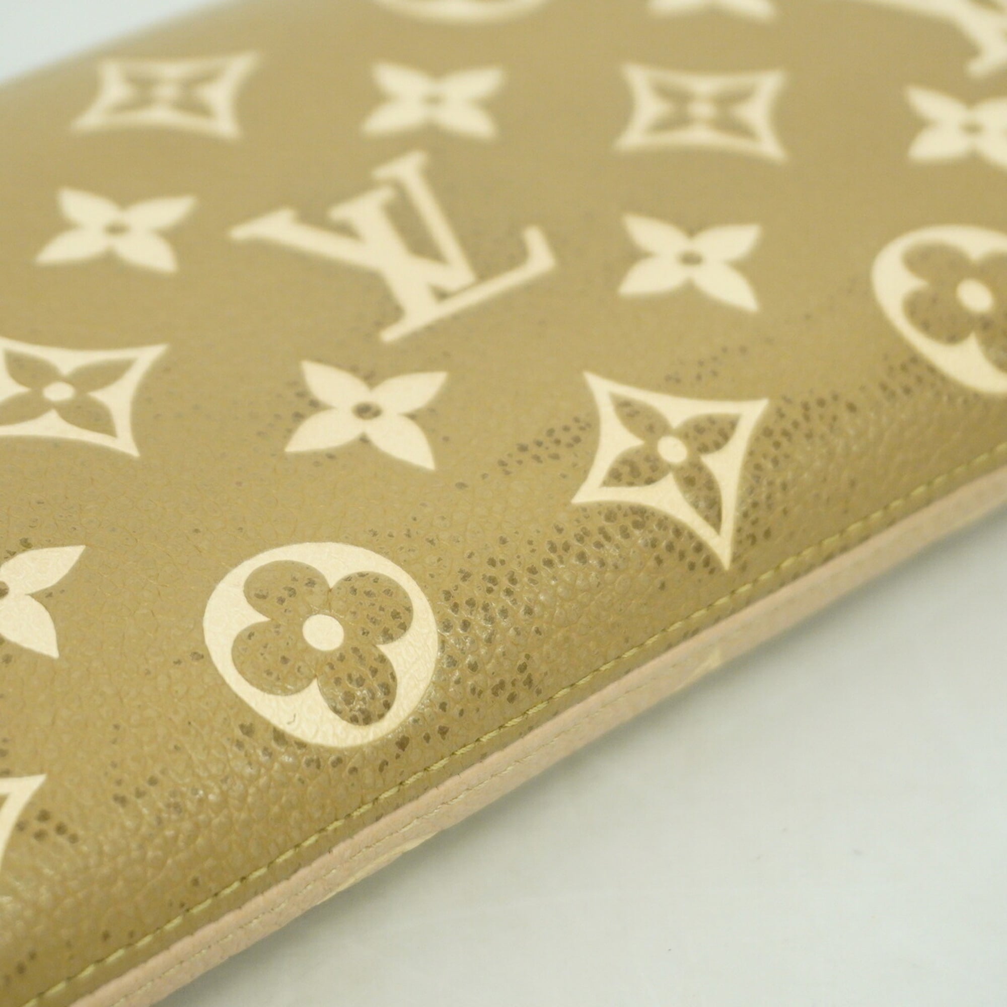 Louis Vuitton Beige Khaki Long Wallet (Bi-Fold) (Pre-Owned)