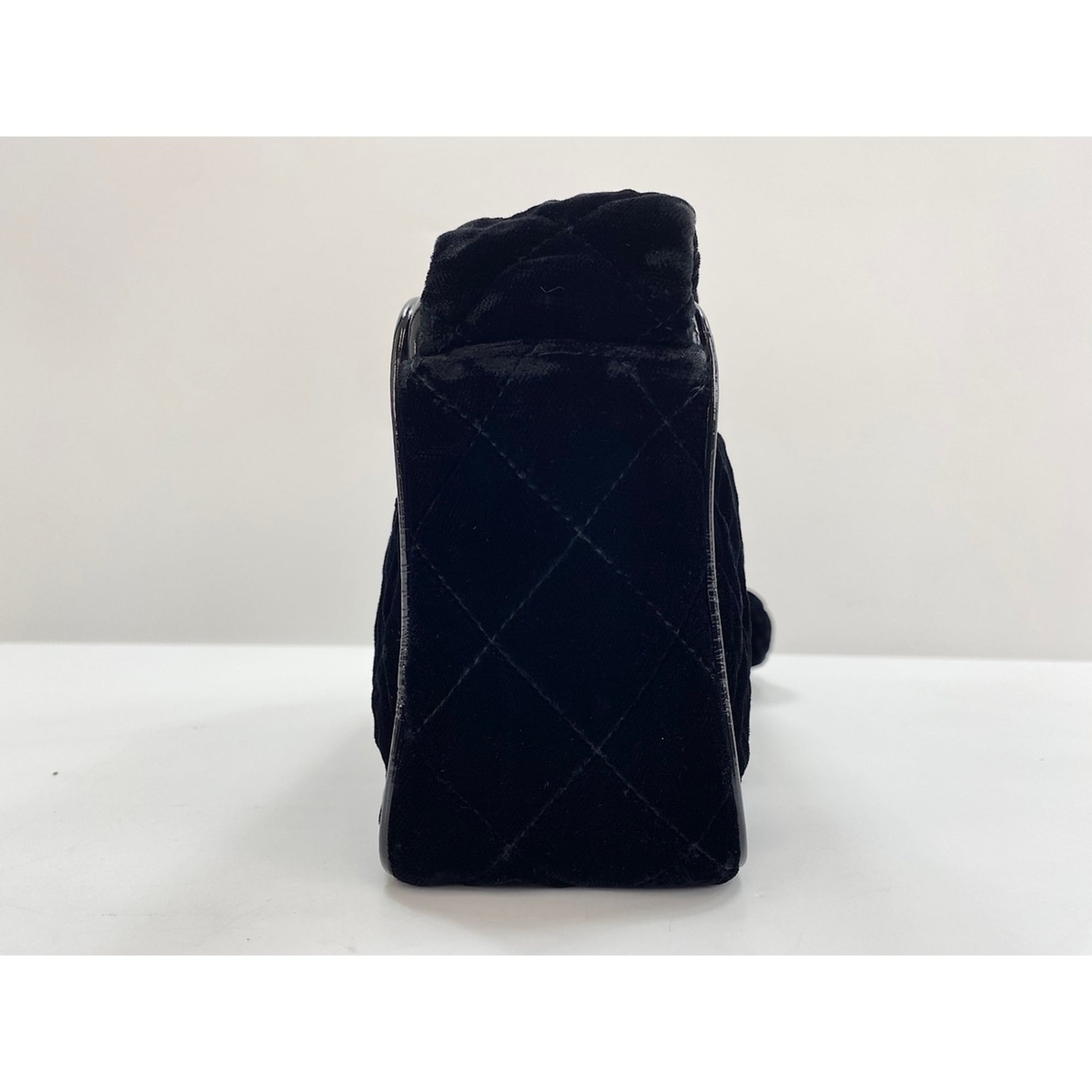 Chanel Beige Shoulder Bag (Pre-Owned)
