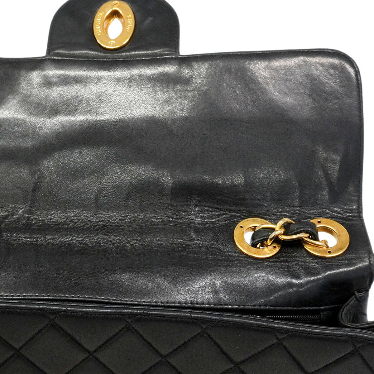 Chanel Black Leather Shoulder Bag (Pre-Owned)