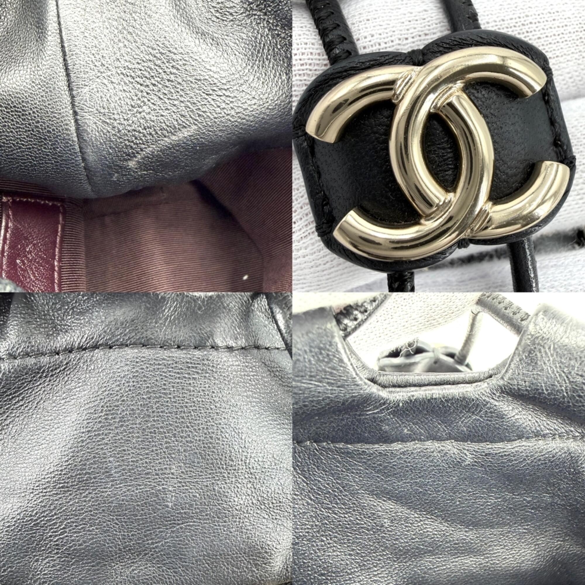 Chanel Black White Leather Shoulder Bag (Pre-Owned)