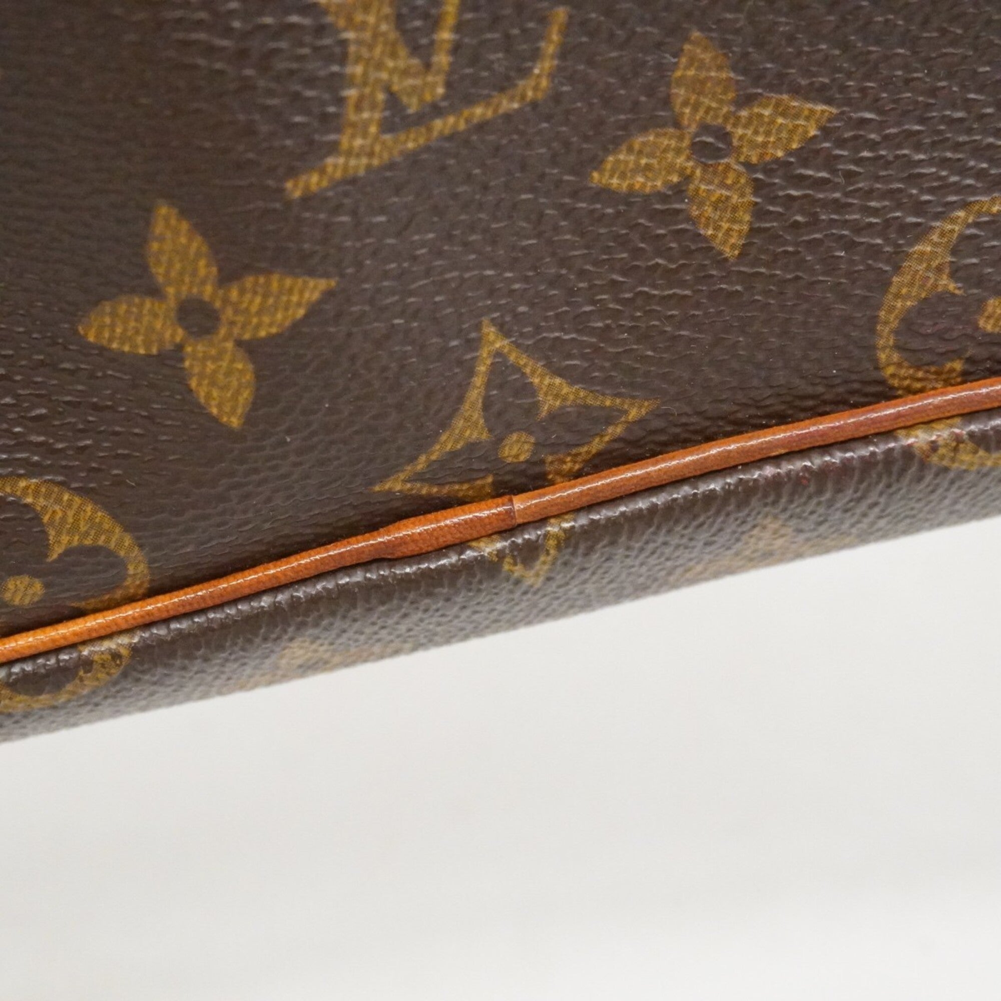 Louis Vuitton Brown Clutch Bag (Pre-Owned)