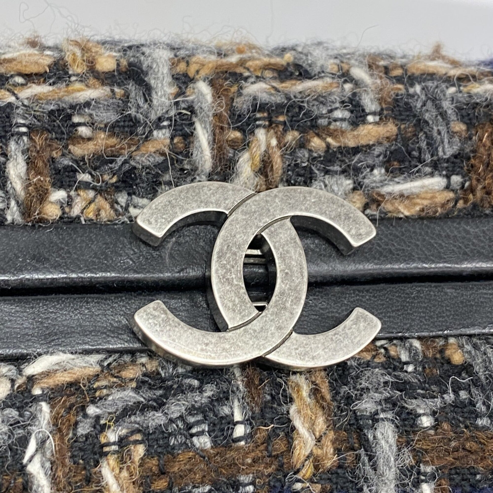 Chanel Black Brown Tweed Shoulder Bag (Pre-Owned)