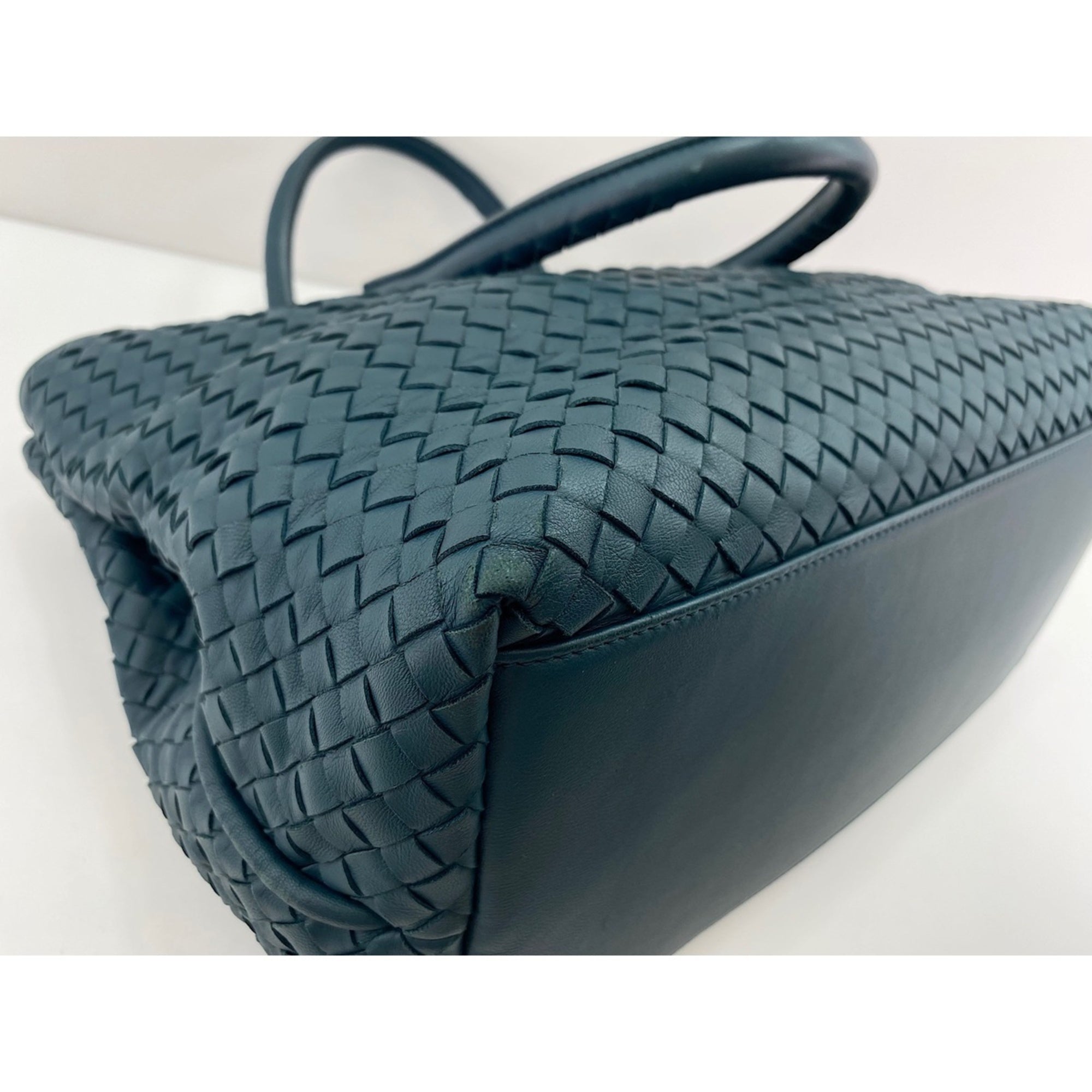 Bottega Veneta Green Handbag (Pre-Owned)