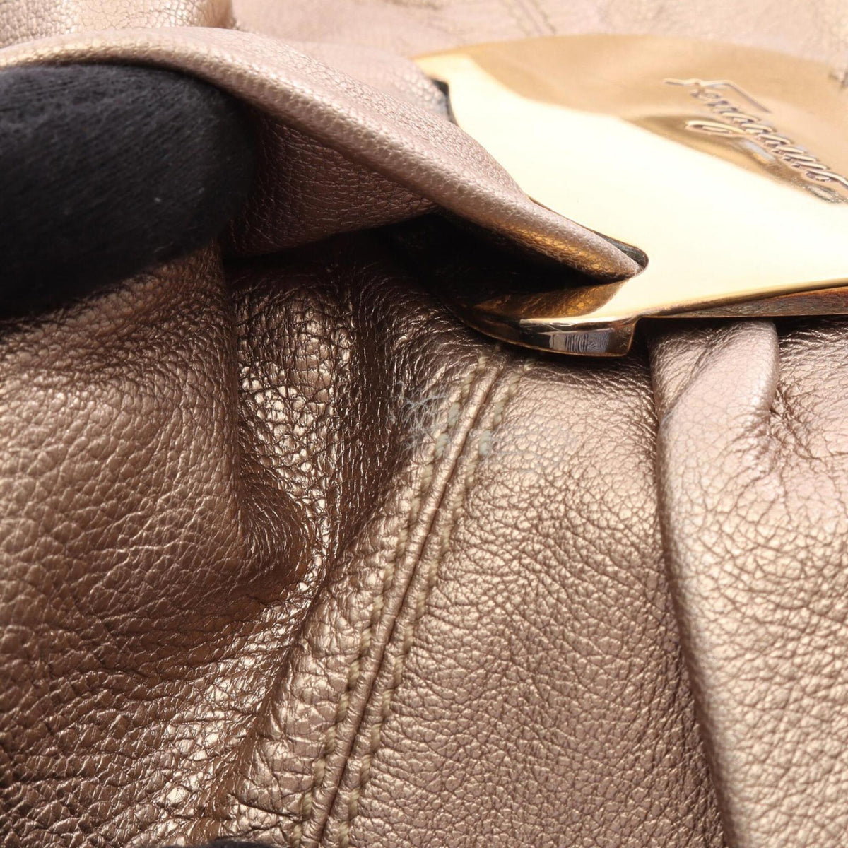 Salvatore Ferragamo Gold Leather Handbag Shoulder Bag (Pre-Owned)
