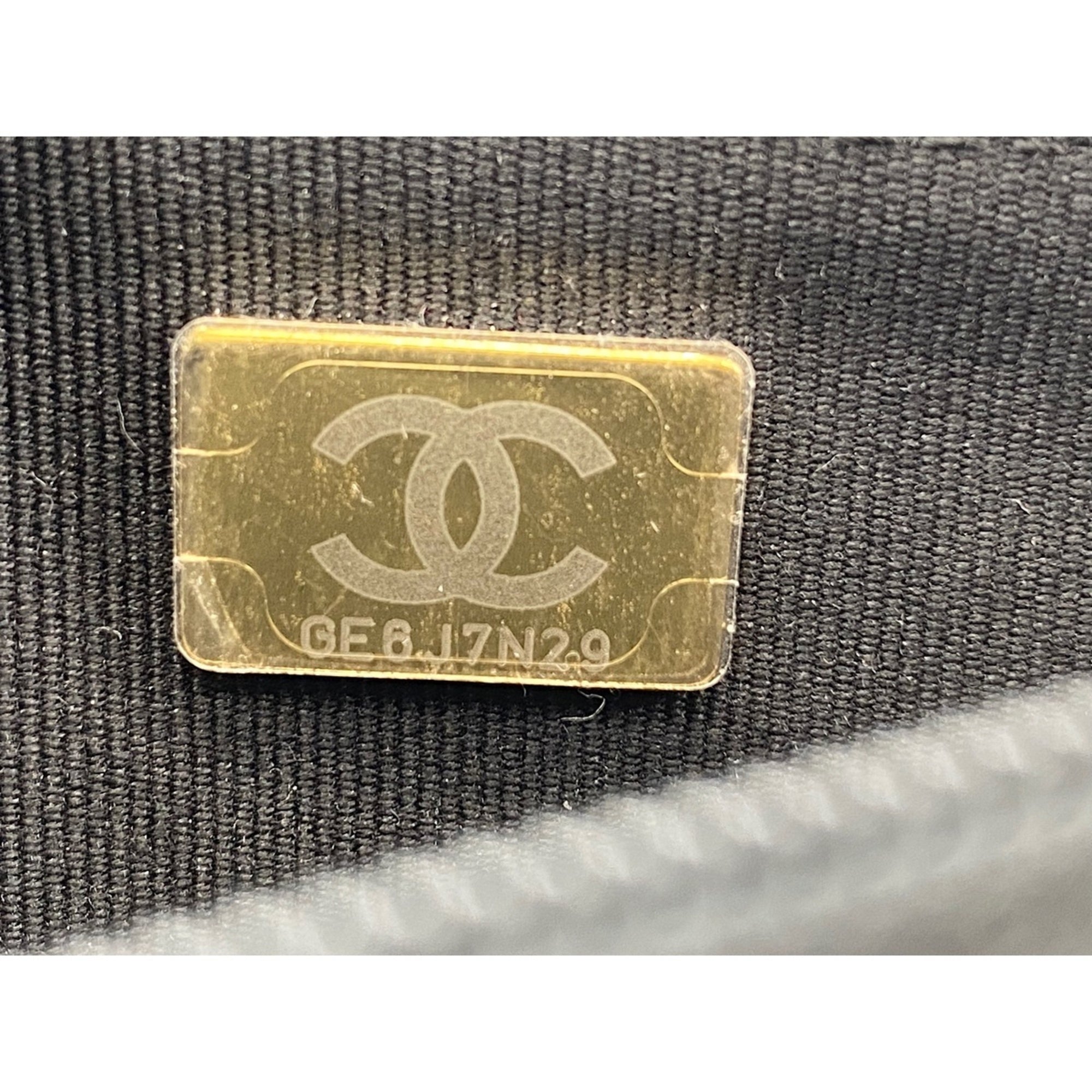 Chanel Black Shoulder Bag (Pre-Owned)