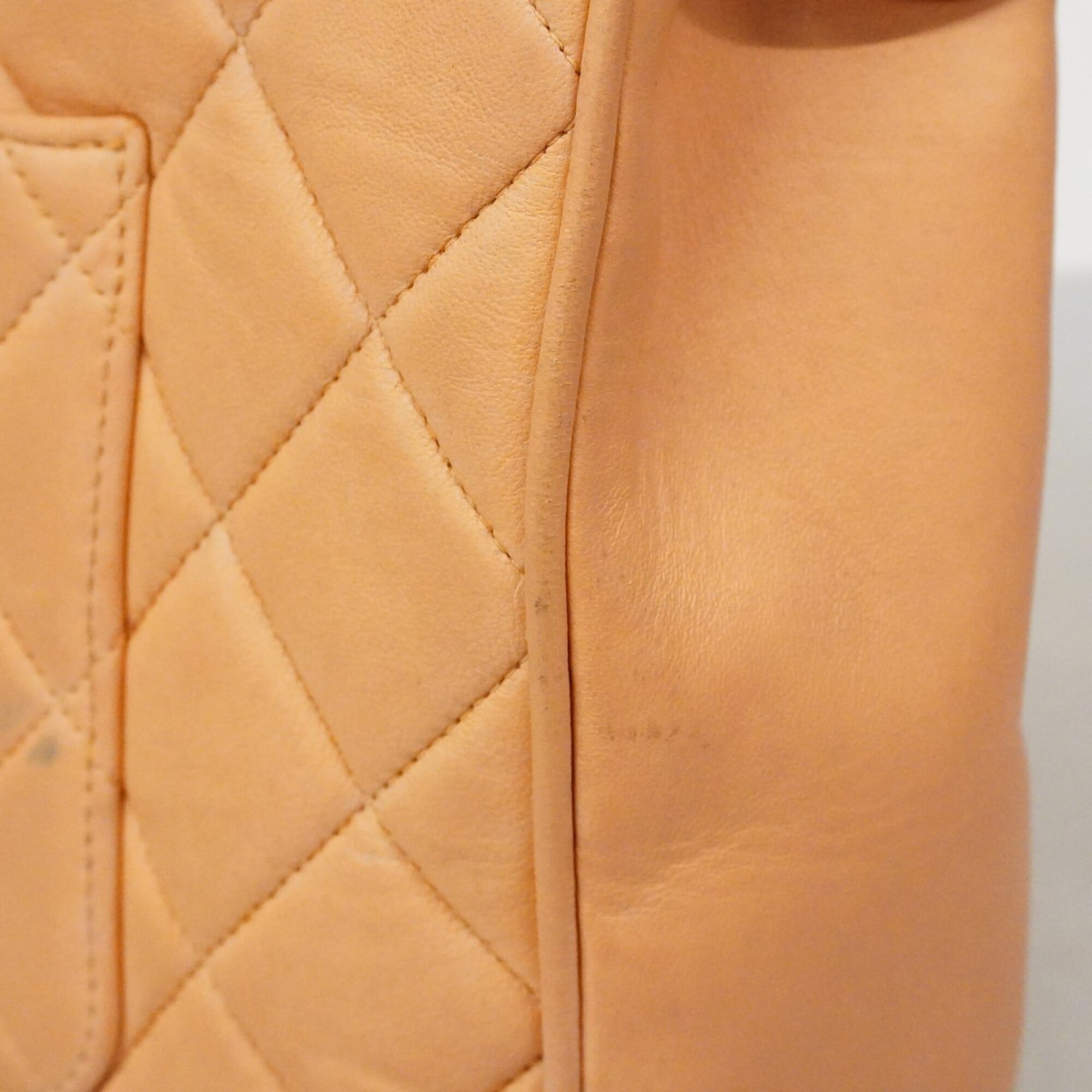 Chanel Beige Leather Handbag (Pre-Owned)