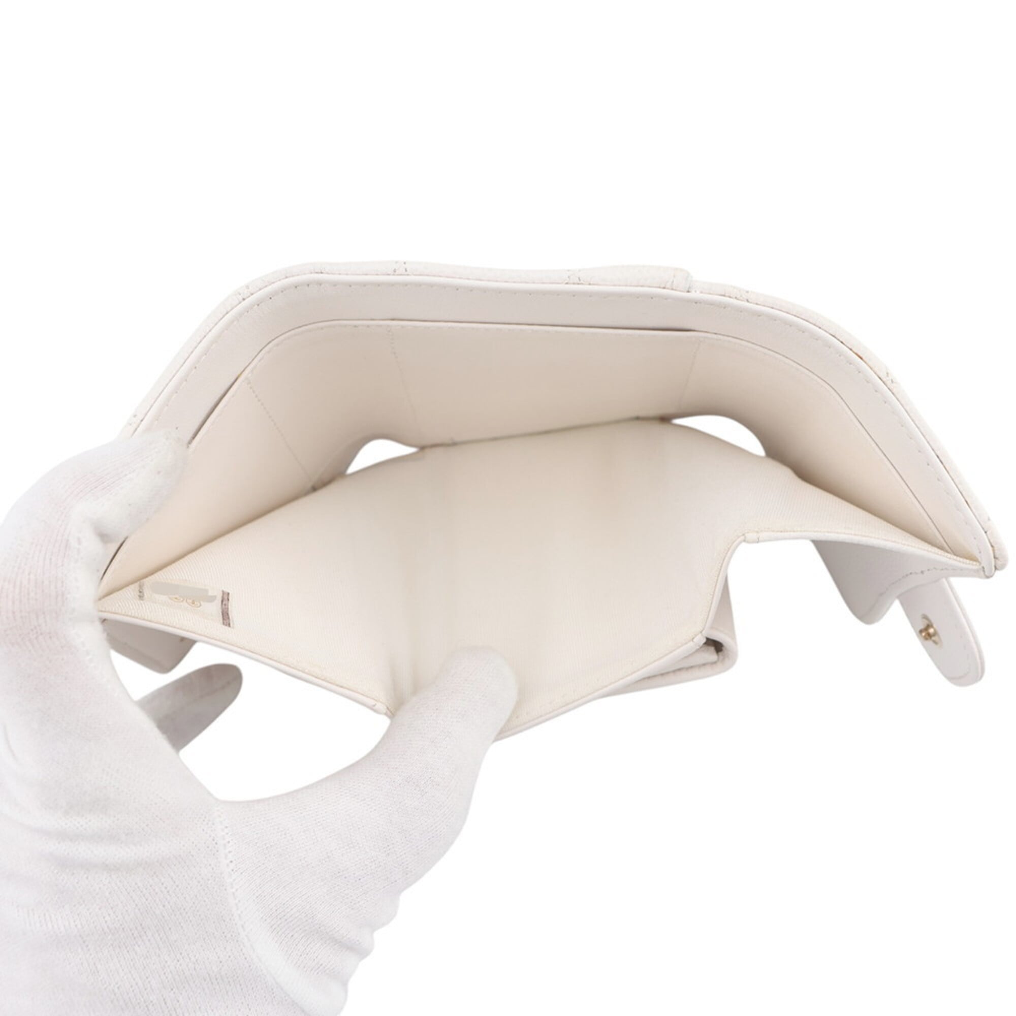 Chanel White Grained Calfskin Wallet (Tri-Fold) (Pre-Owned)