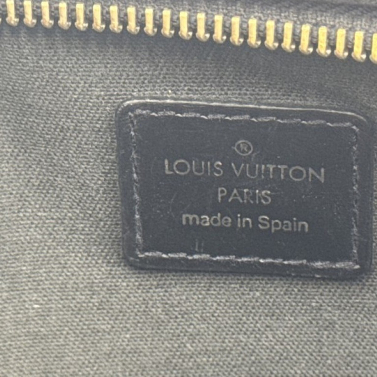 Louis Vuitton Ardoise Black Taiga Leather Clutch Bag (Pre-Owned)