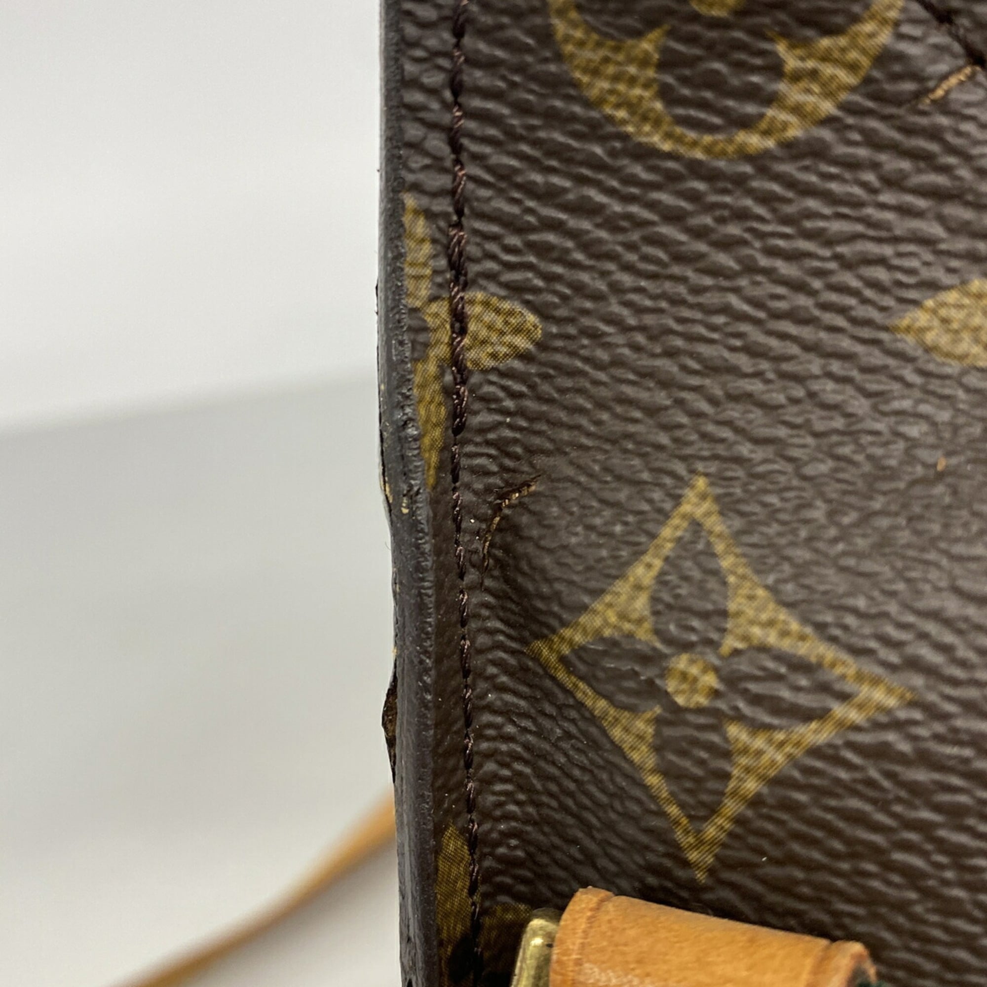 Louis Vuitton Brown Shoulder Bag (Pre-Owned)