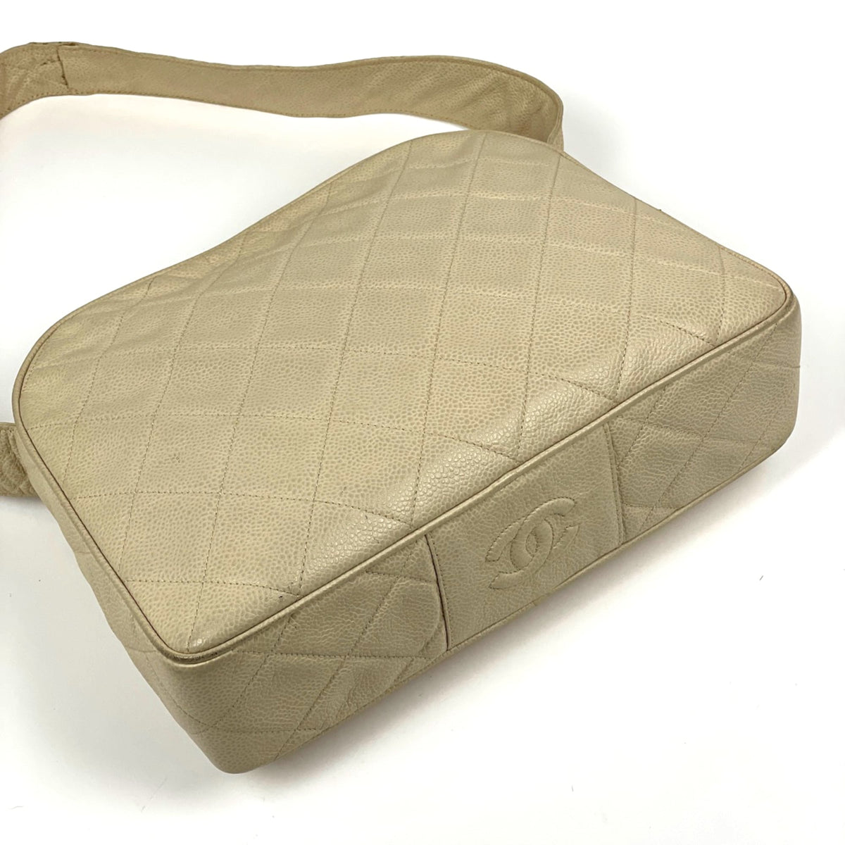 Chanel Matelasse Cream Leather Shoulder Bag (Pre-Owned)