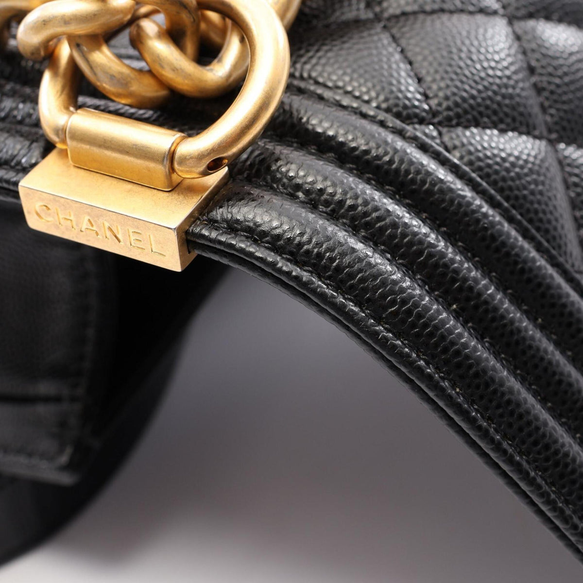 Chanel Black Grained Calfskin Handbag Shoulder Bag (Pre-Owned)