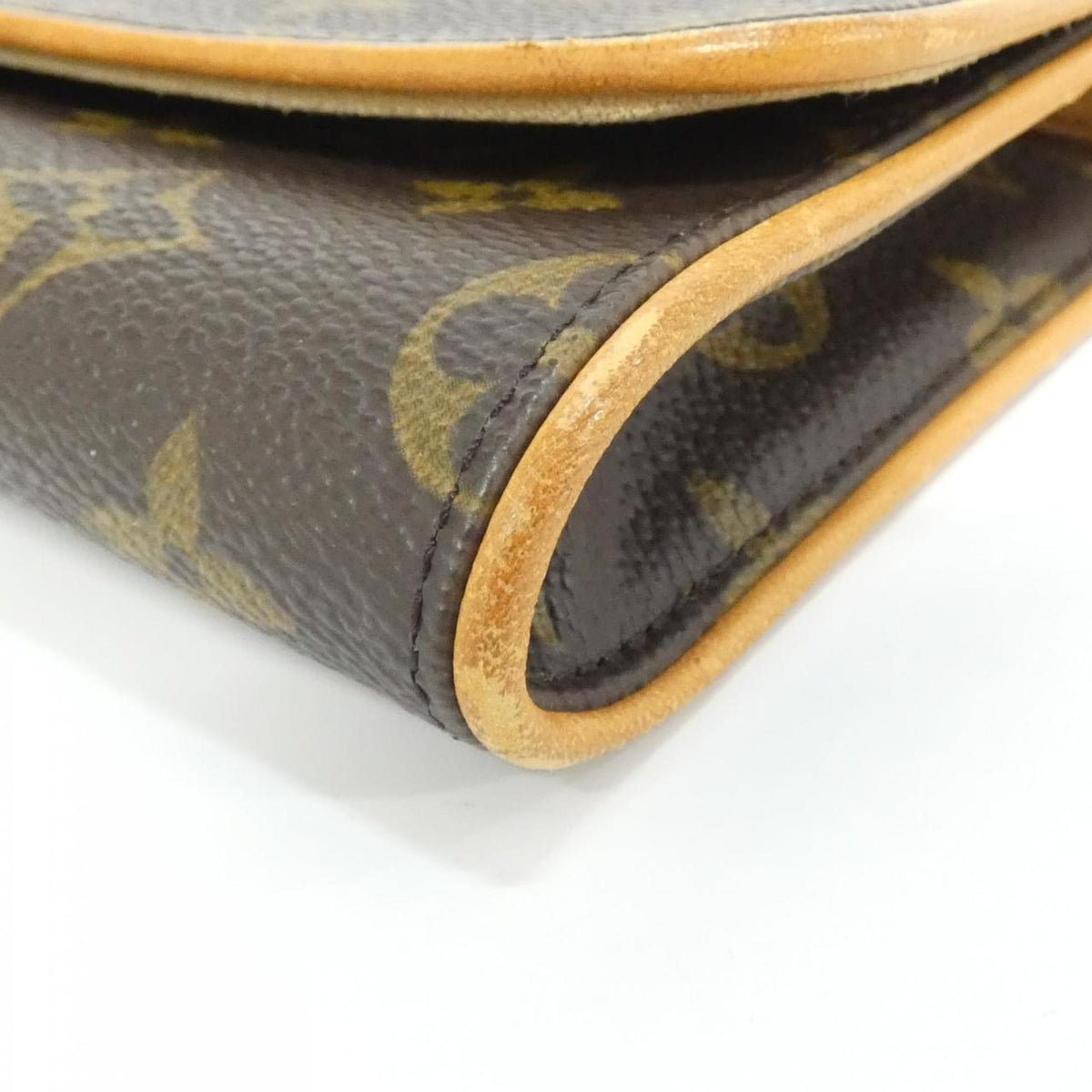 Louis Vuitton Brown Coated Canvas Pochette Shoulder Bag (Pre-Owned)