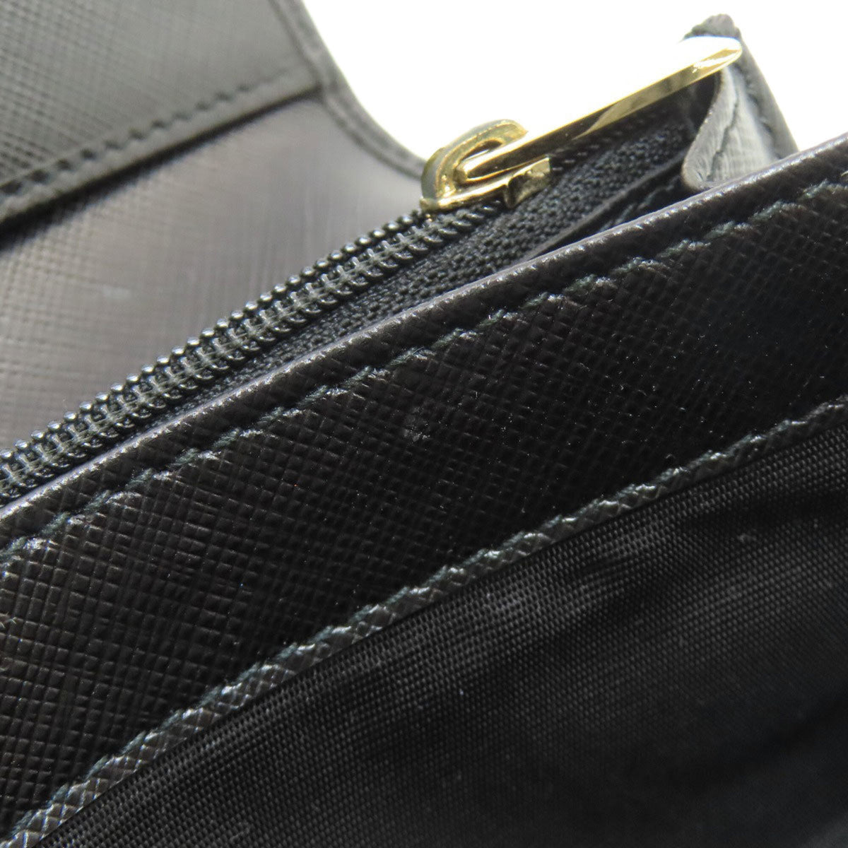 Salvatore Ferragamo Black Leather Long Wallet (Bi-Fold) (Pre-Owned)
