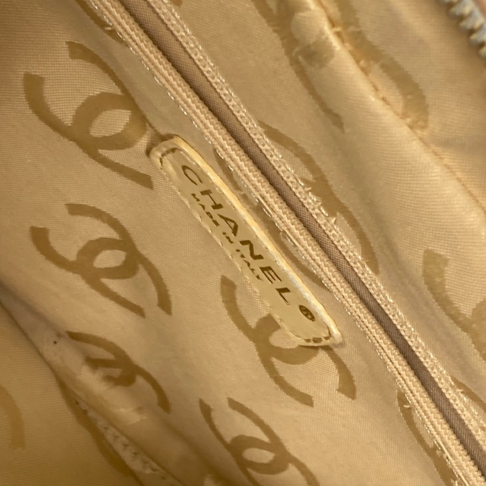 Chanel Wild Stitch Beige Leather Handbag (Pre-Owned)