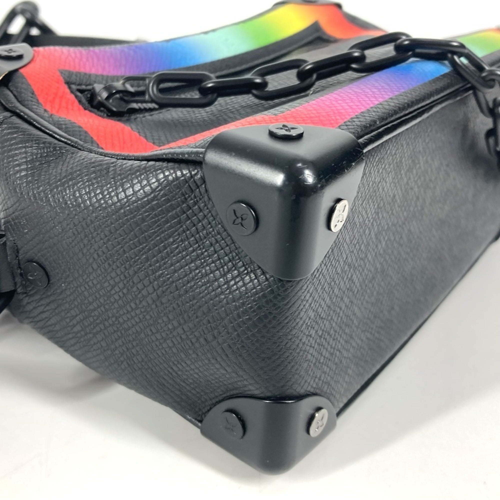 Louis Vuitton Taiga Black Multi-Color Taiga Leather Pochette Shoulder Bag (Pre-Owned)