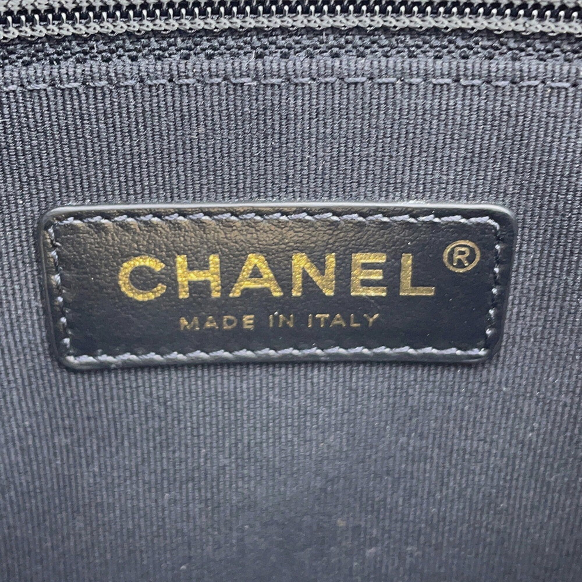 Chanel White Handbag Shoulder Bag (Pre-Owned)