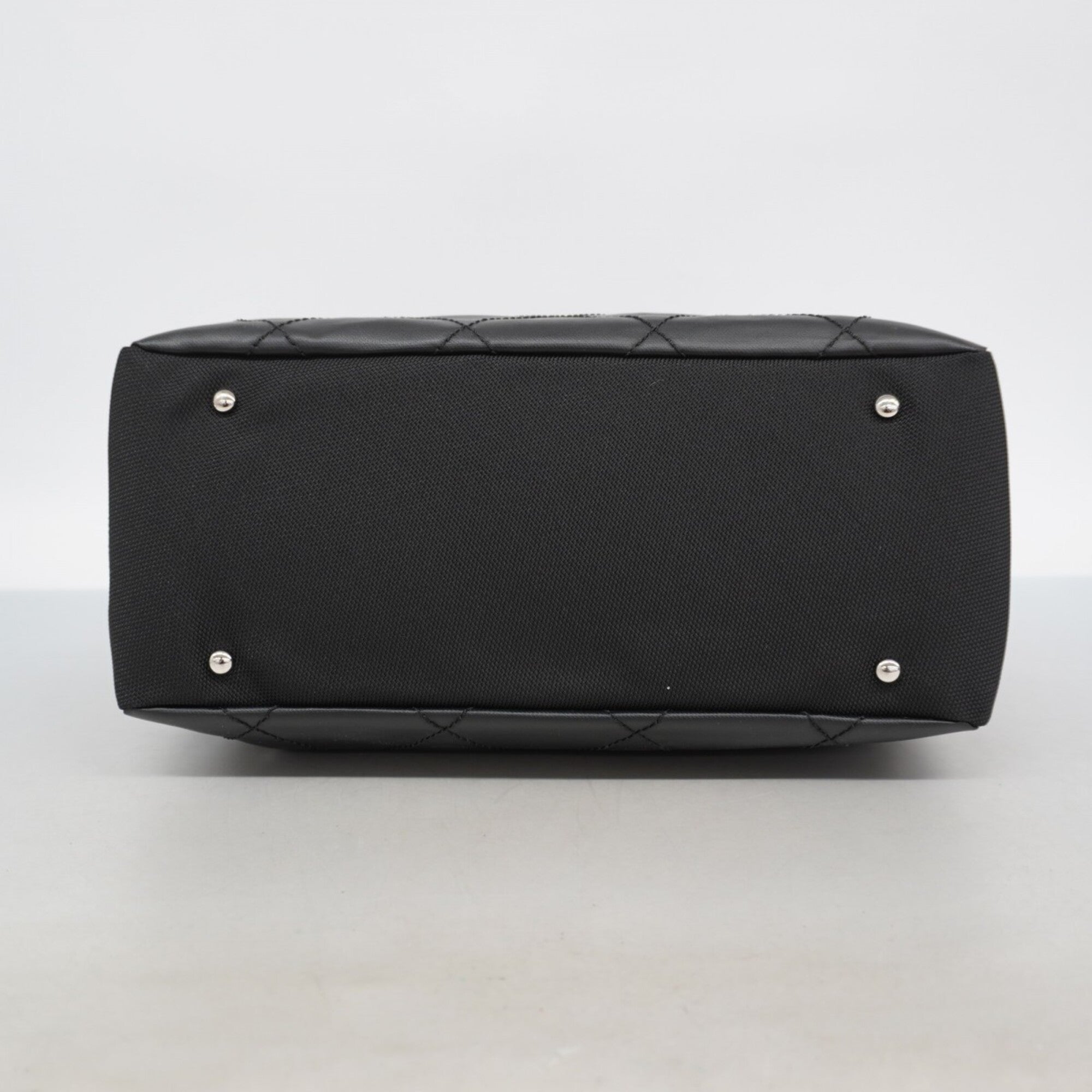 Chanel Black Leather Tote Bag (Pre-Owned)