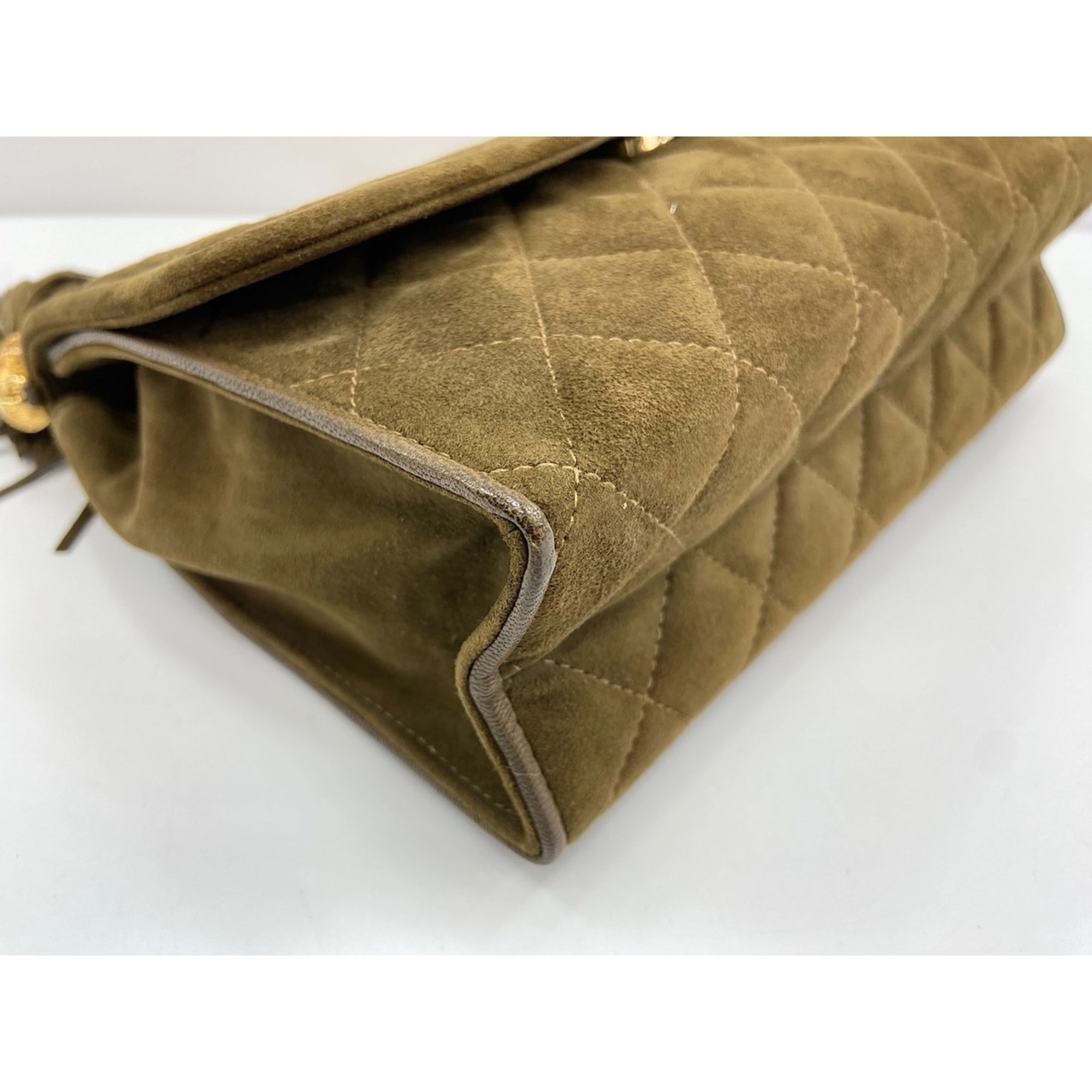 Chanel Green Shoulder Bag (Pre-Owned)