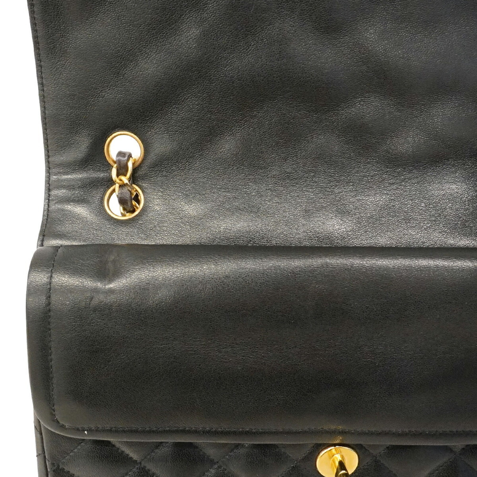Chanel Black Leather Shoulder Bag (Pre-Owned)