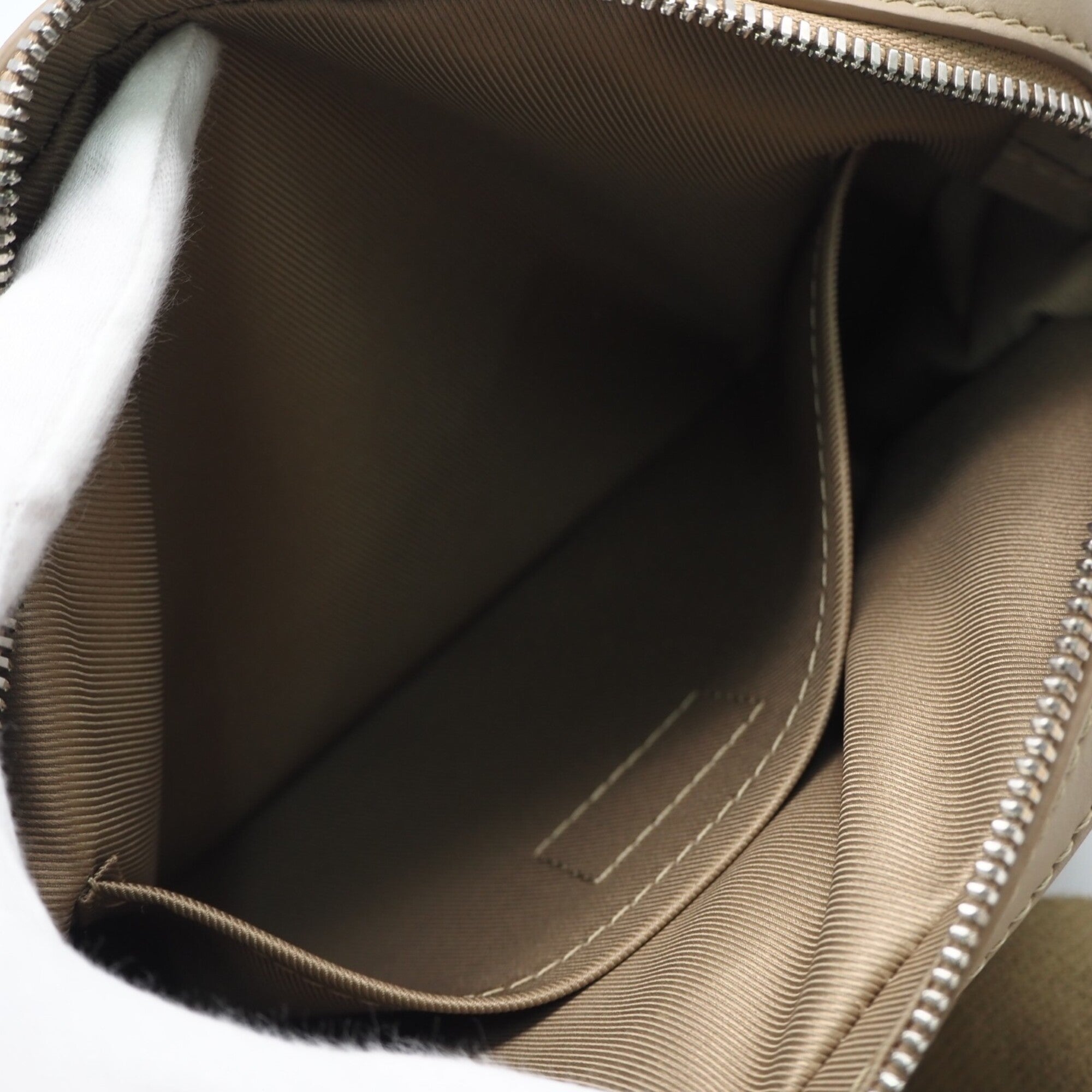 Louis Vuitton Beige Shoulder Bag (Pre-Owned)