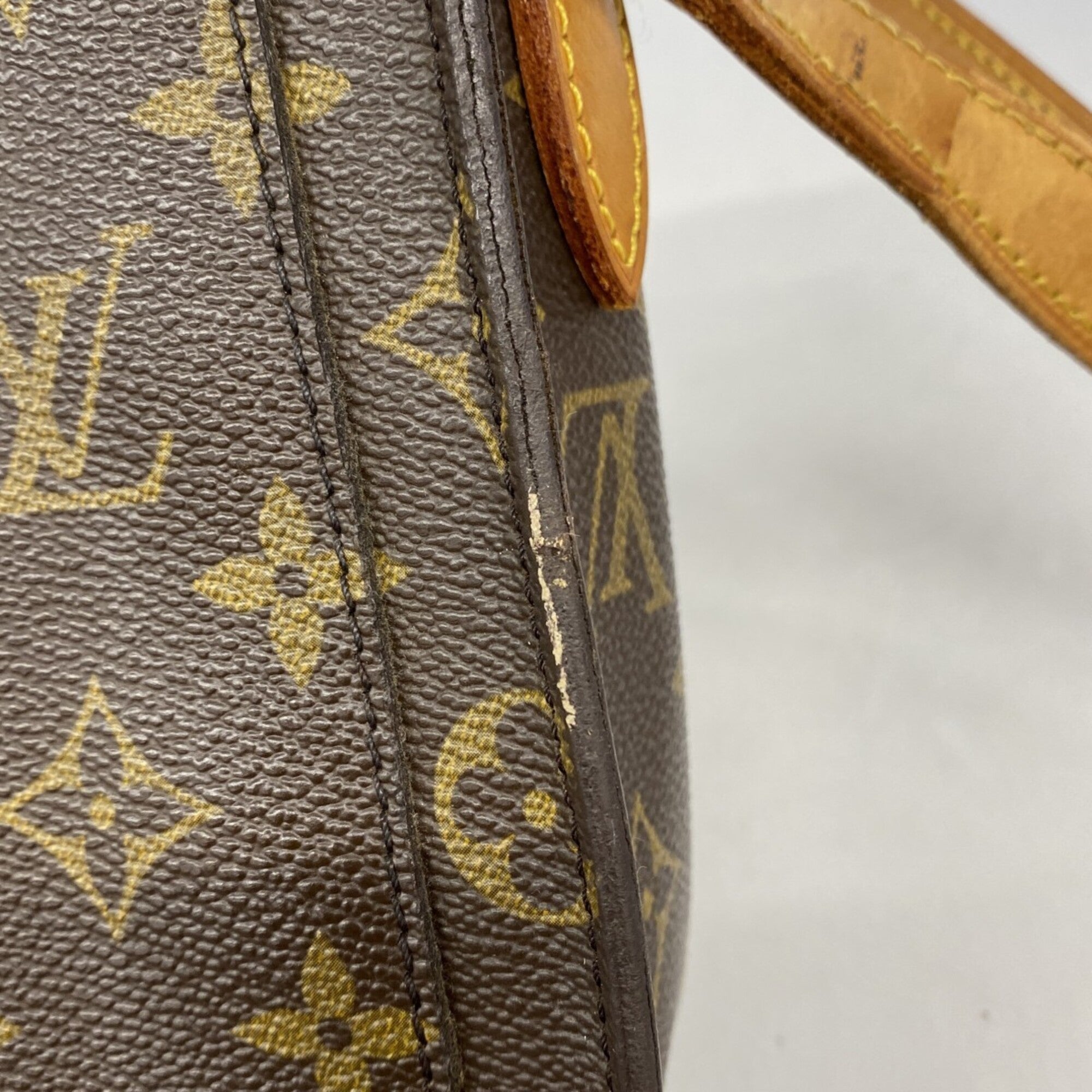 Louis Vuitton Brown Shoulder Bag (Pre-Owned)