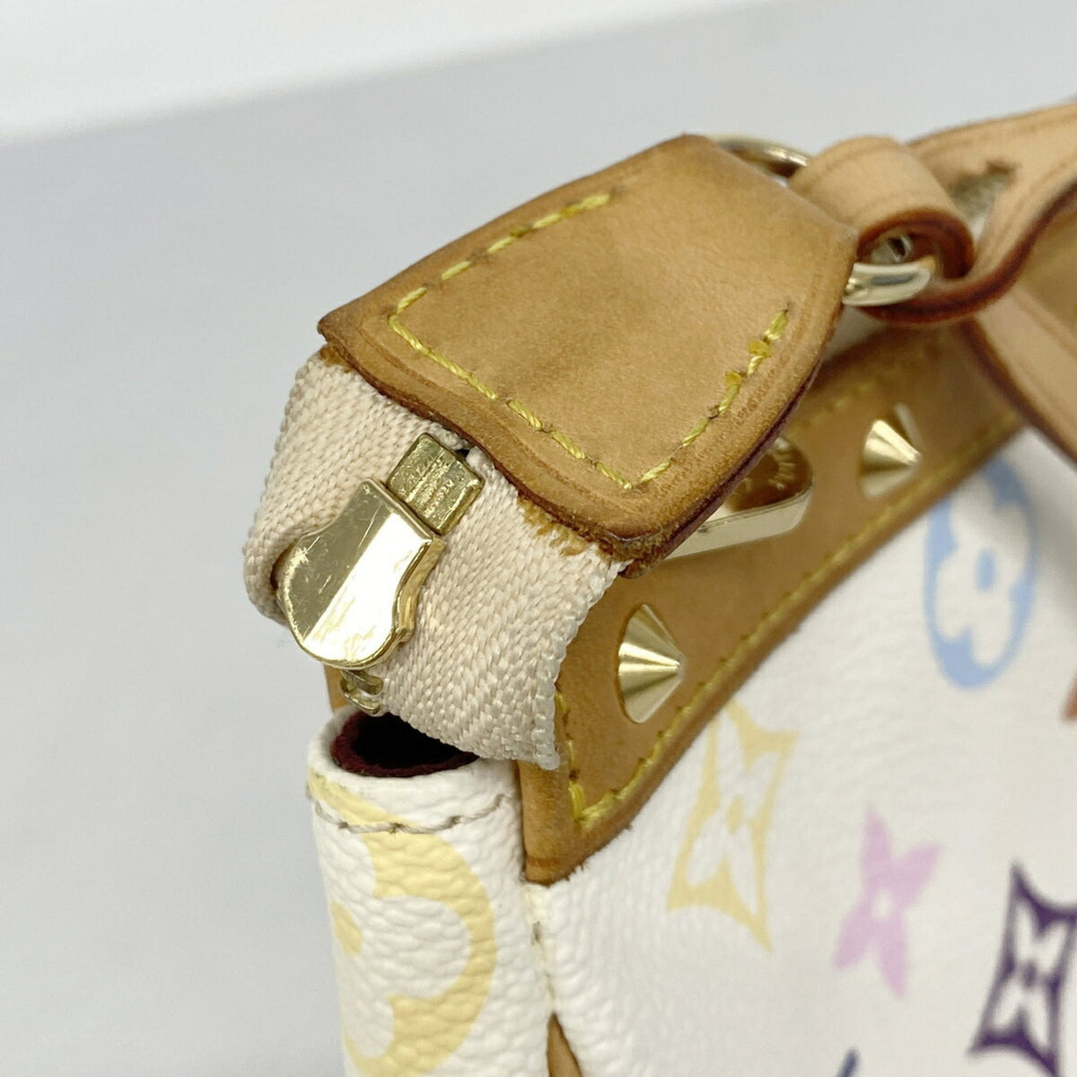 Louis Vuitton Blanc Pouch (Pre-Owned)