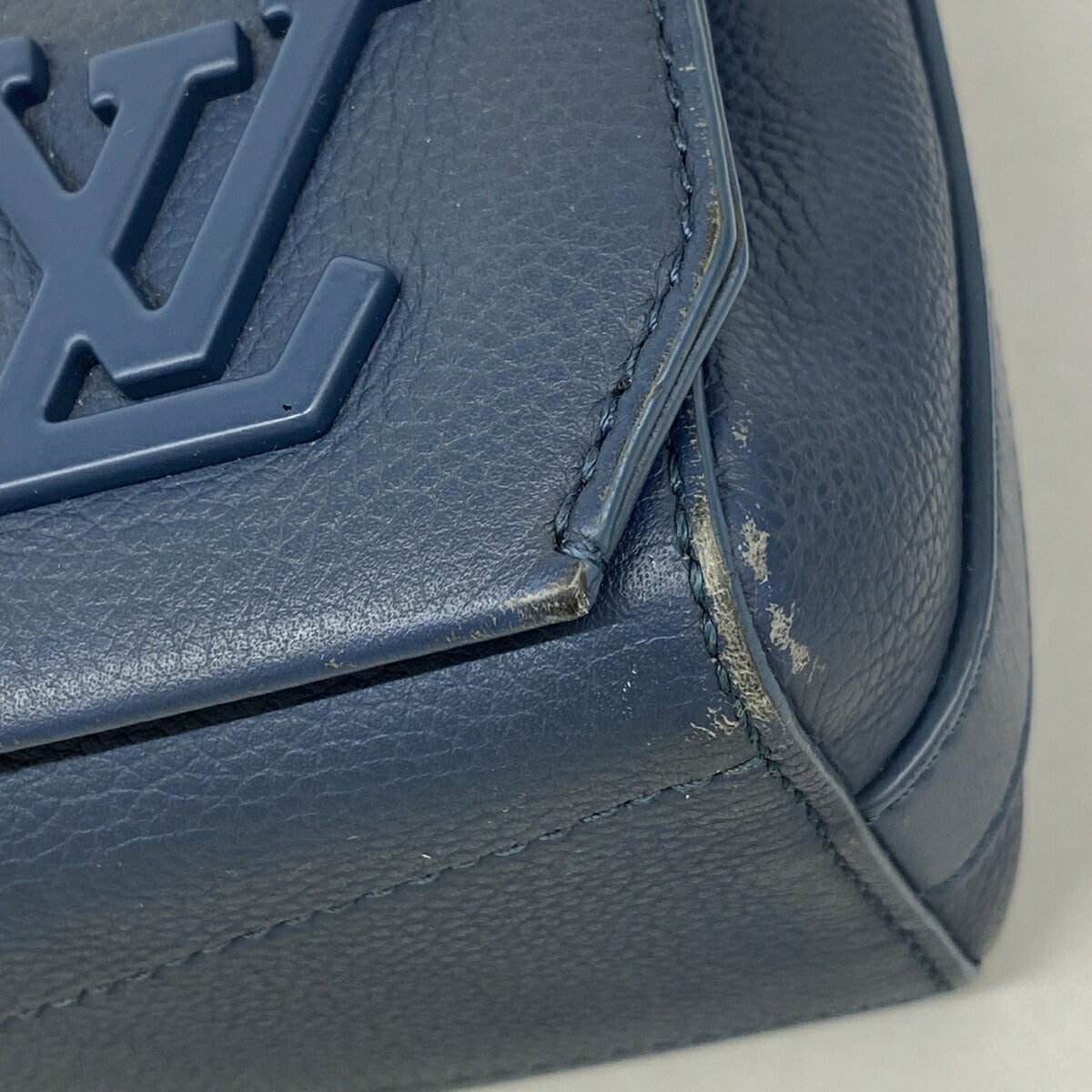 Louis Vuitton Blue Shoulder Bag (Pre-Owned)